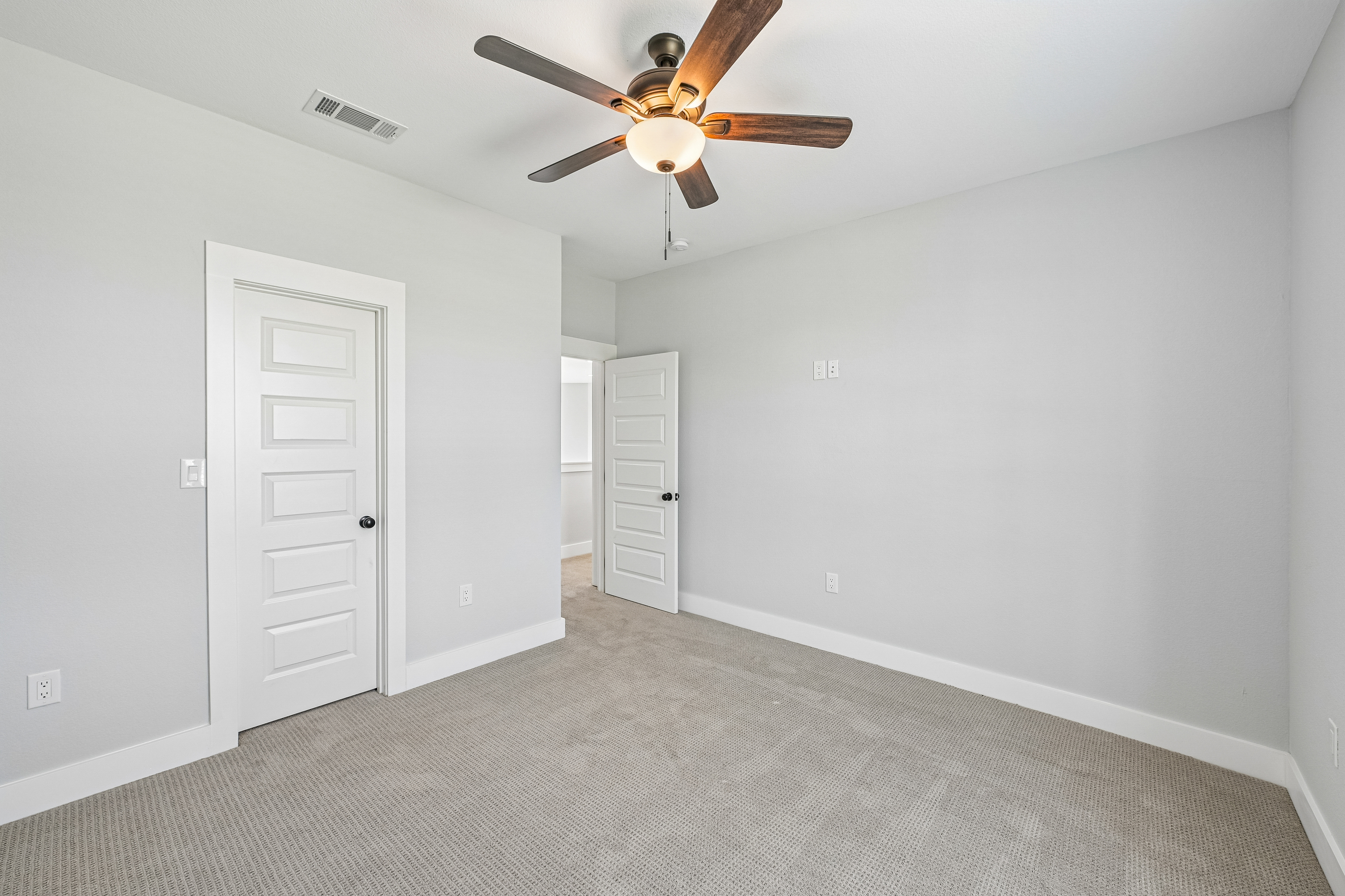 Photo 19 of 44 of 681 Davenport Dr, Waxahachie, TX
