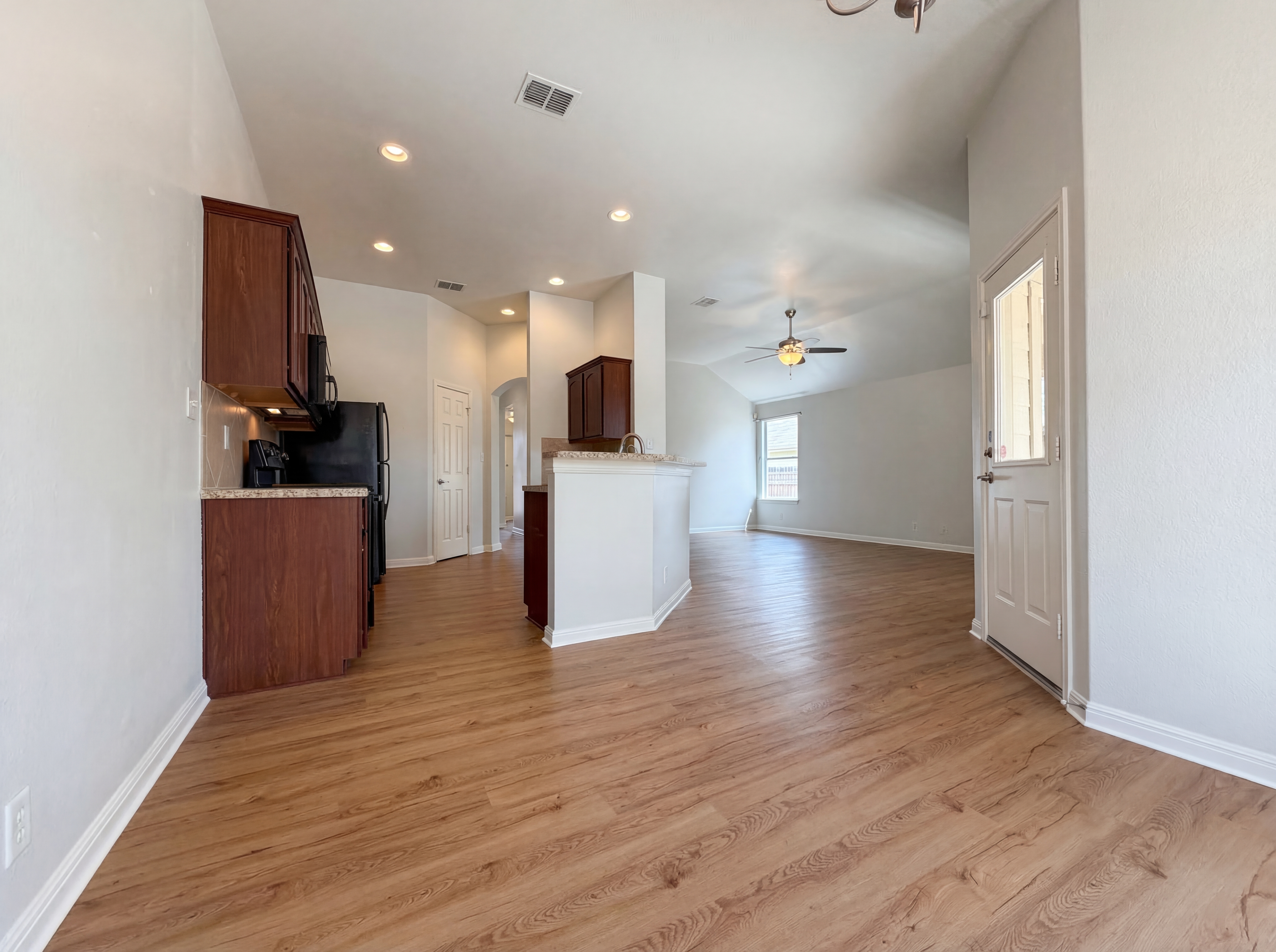 Photo 9 of 17 of 3945 Whisper Fld, Schertz, TX