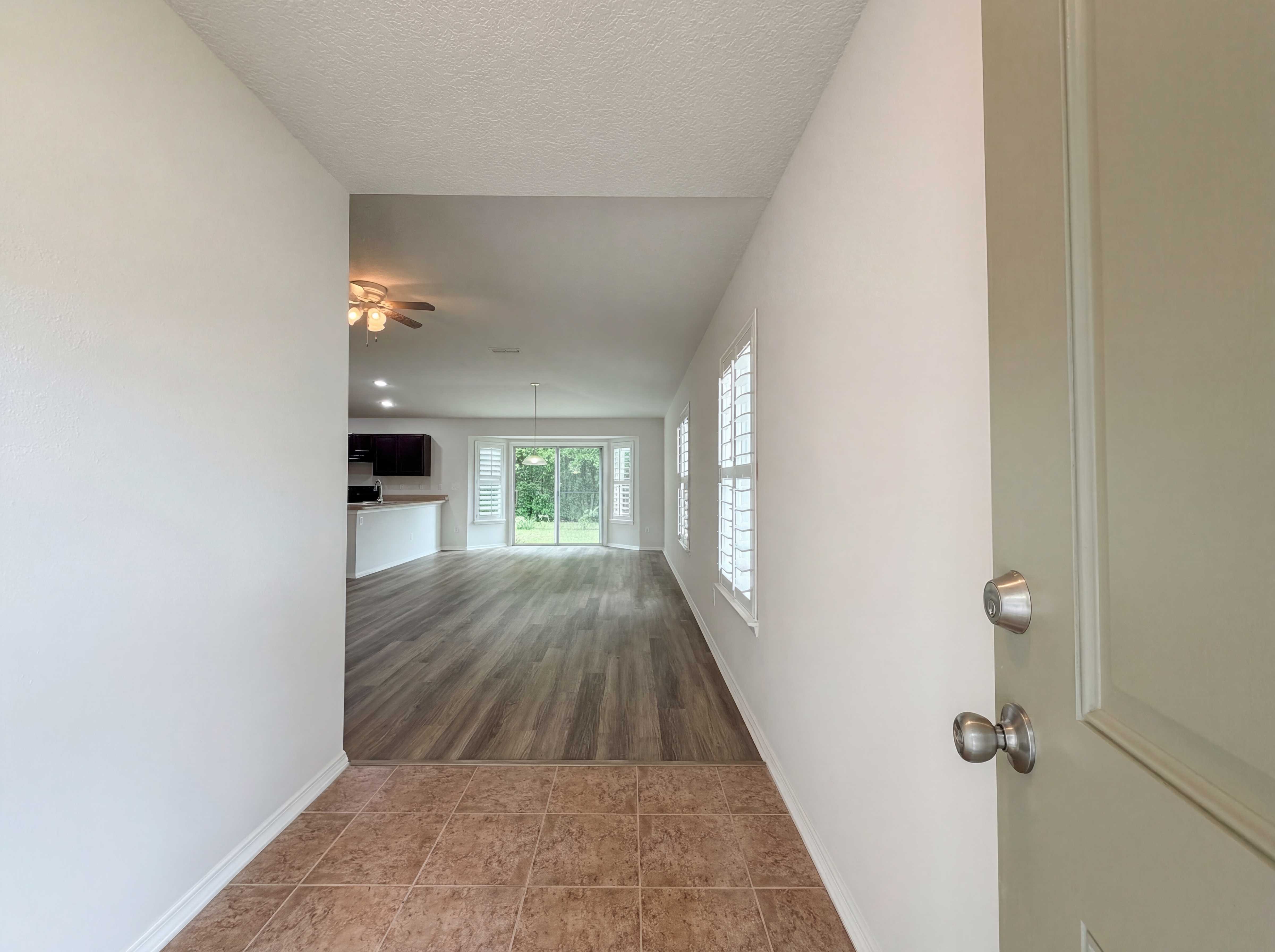 Photo 8 of 17 of 11862 Alexandra Dr, Jacksonville, FL
