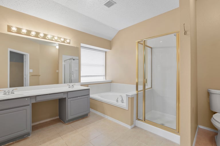 Photo 11 of 26 - 5028 San Jacinto Dr, Haltom City, TX 76137
