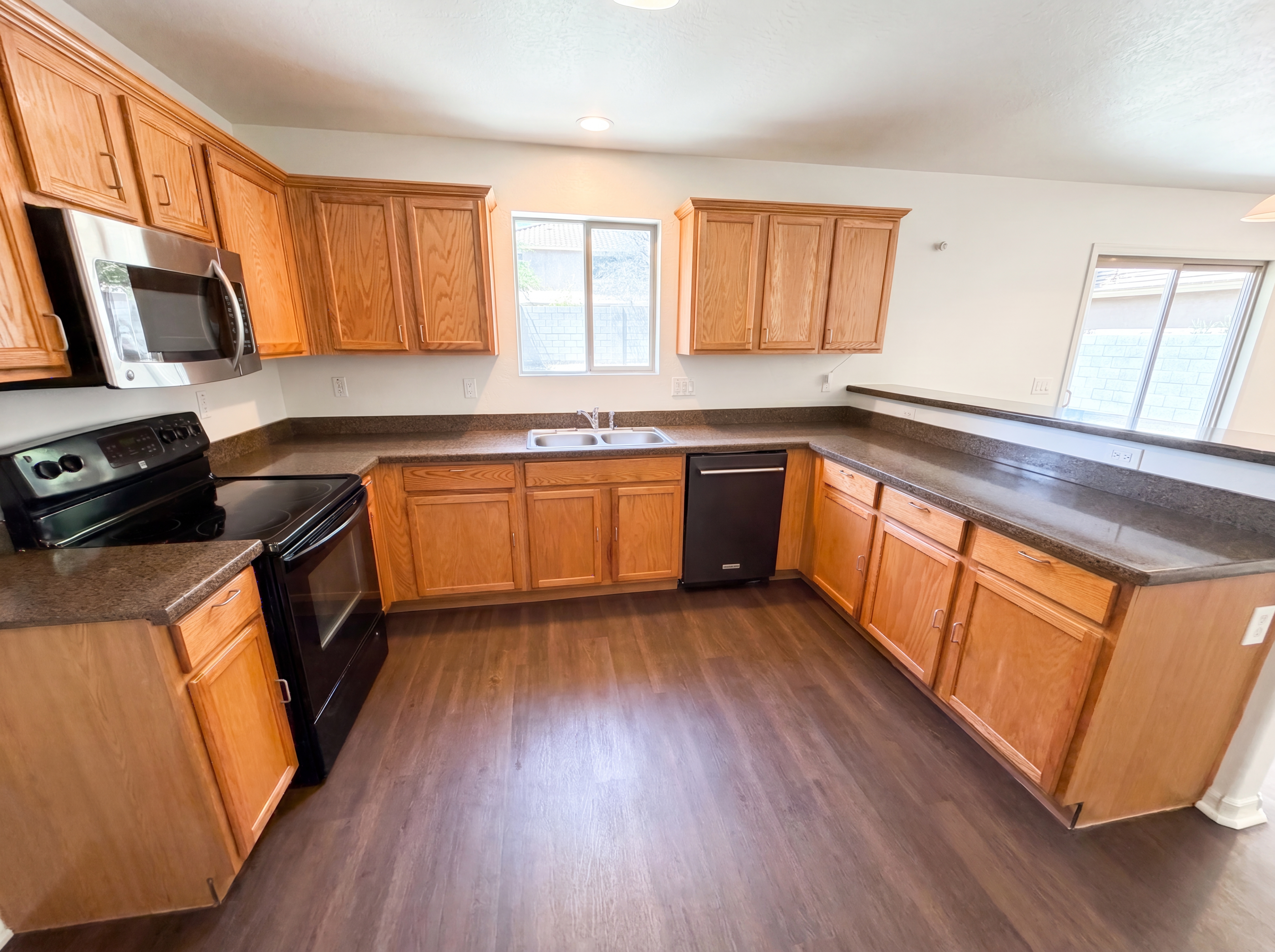Photo 6 of 27 of 13976 W Port Royale Ln, Surprise, AZ