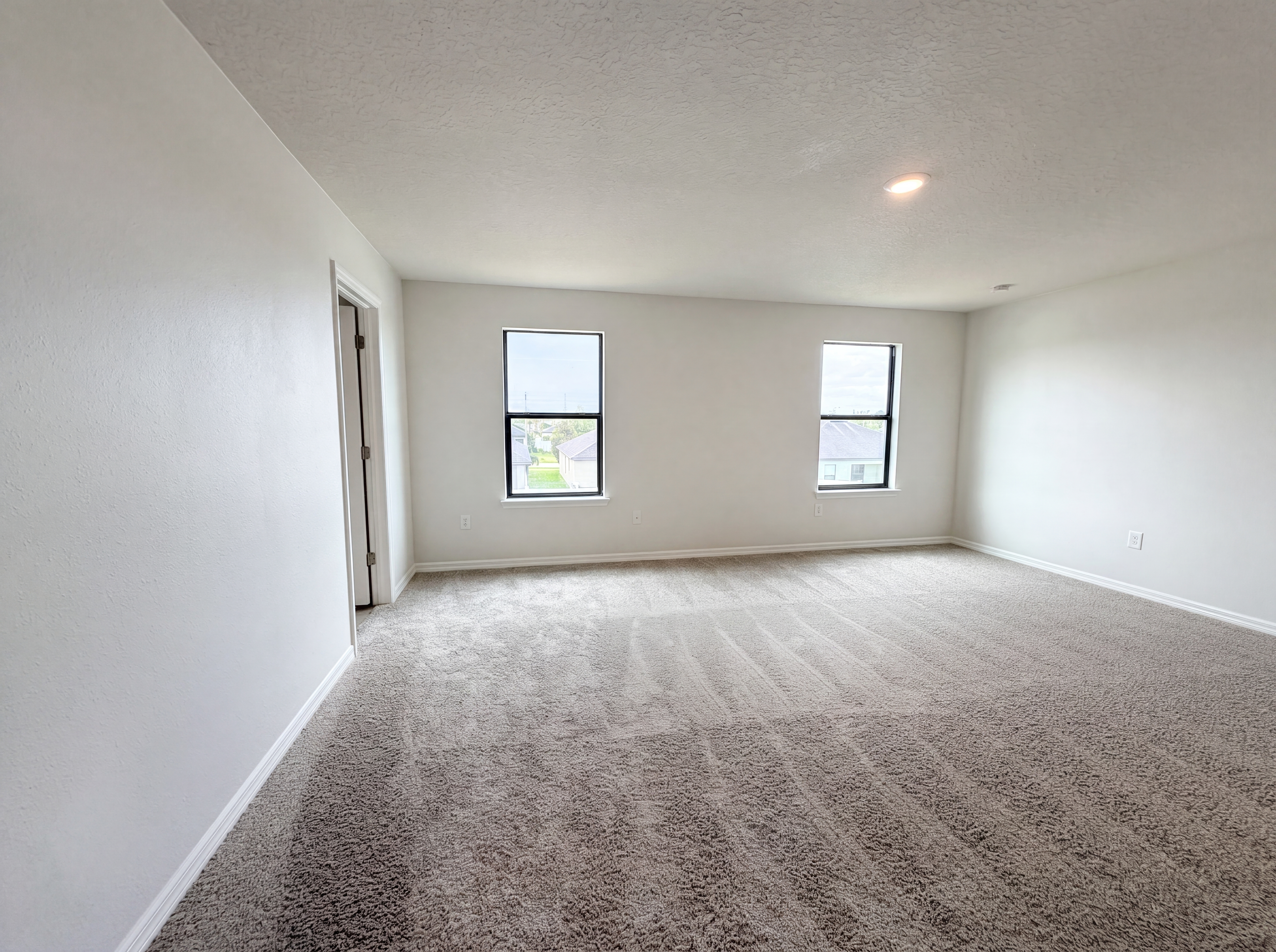 Photo 4 of 29 of 14207 Alistar Manor Dr, Wimauma, FL