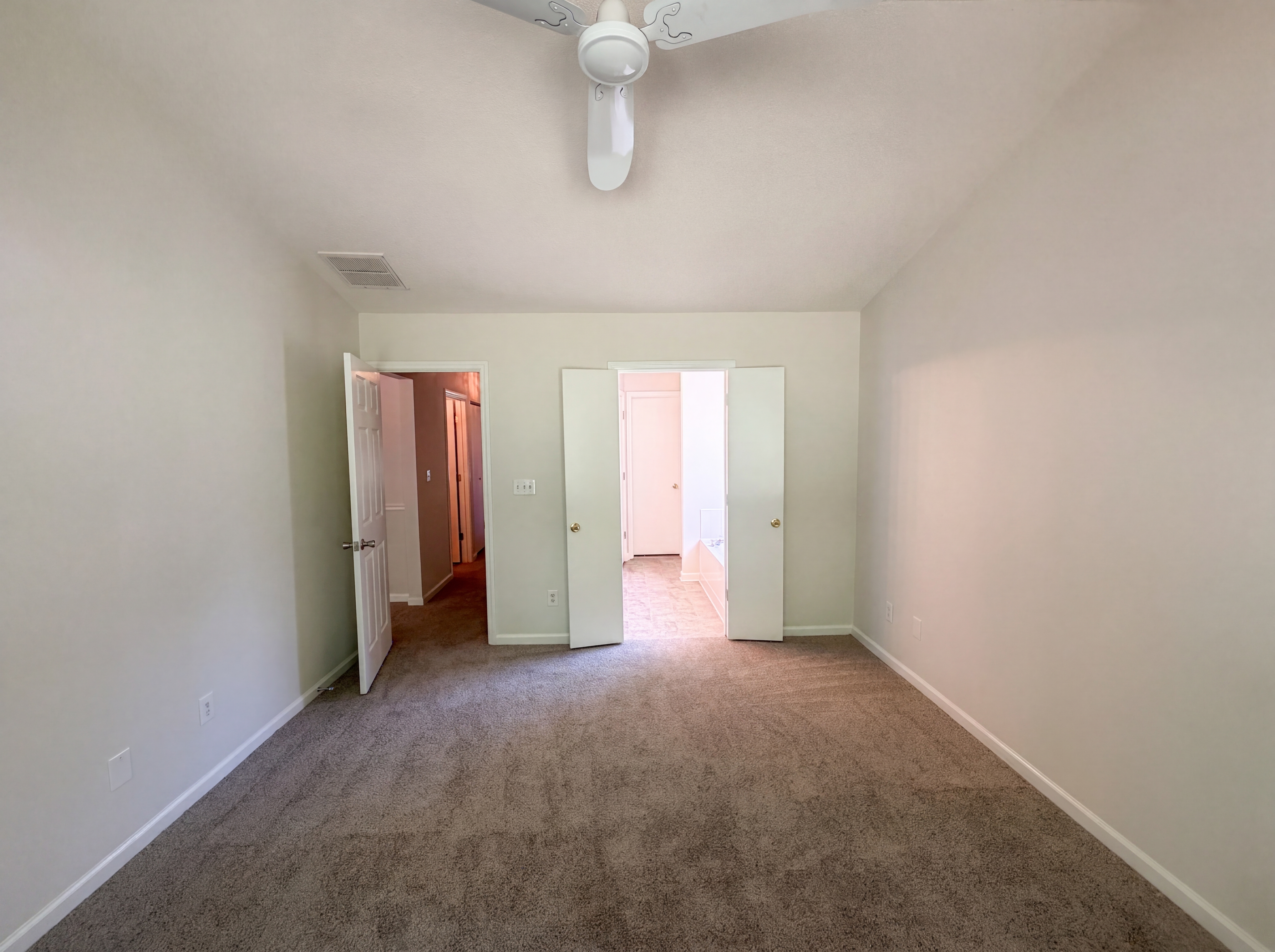 Photo 4 of 21 of 4234 Nestleway Ct, Greensboro, NC