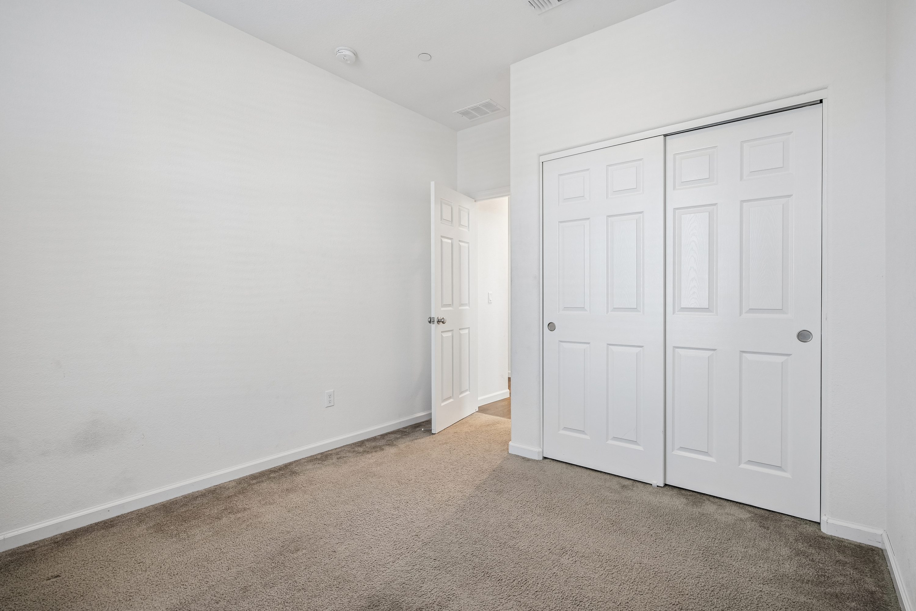 Photo 4 of 25 of 852 Castellona Dr, Newman, CA