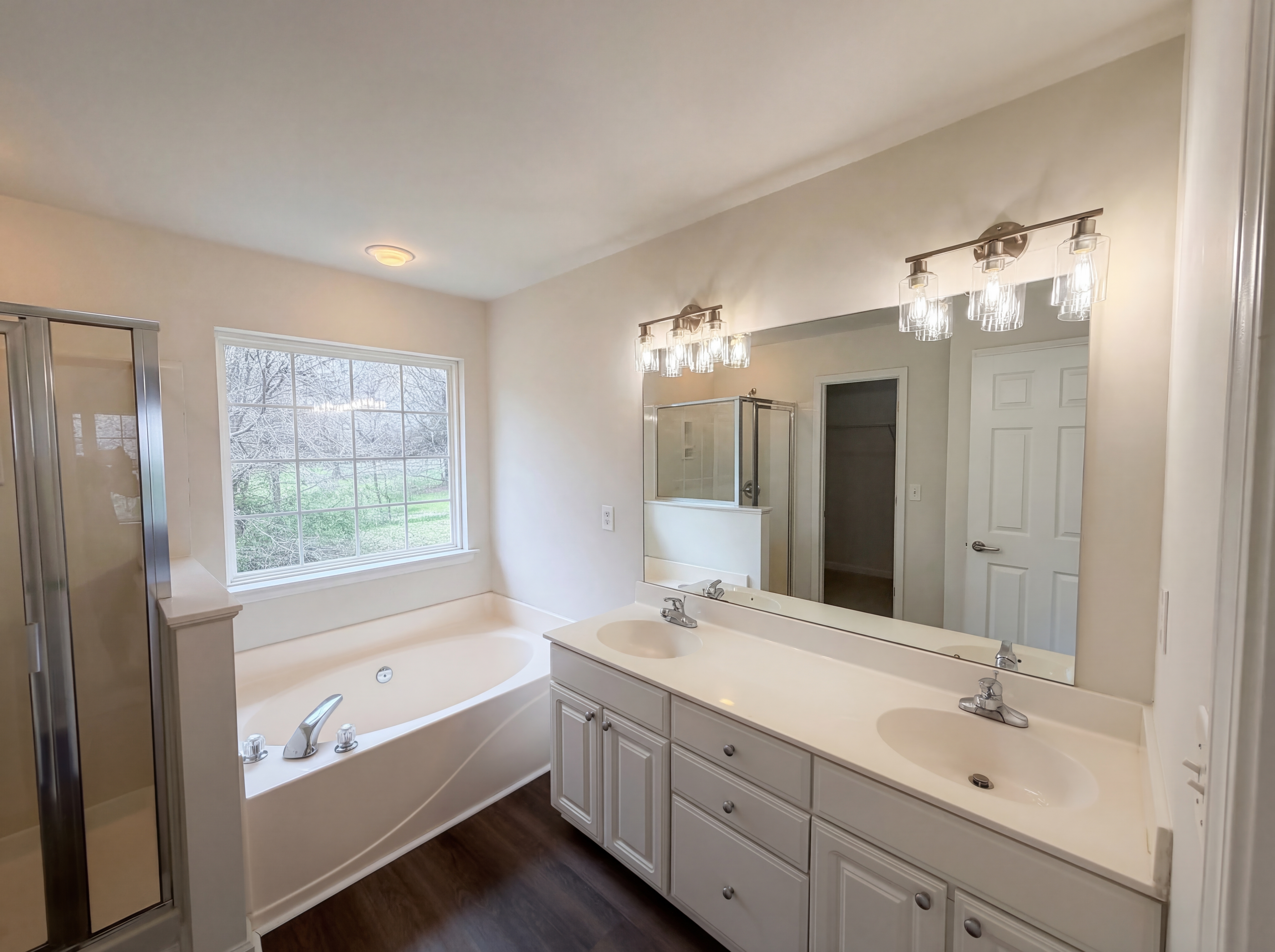 Photo 7 of 24 of 11037 Wyndham Pointe Dr, Charlotte, NC