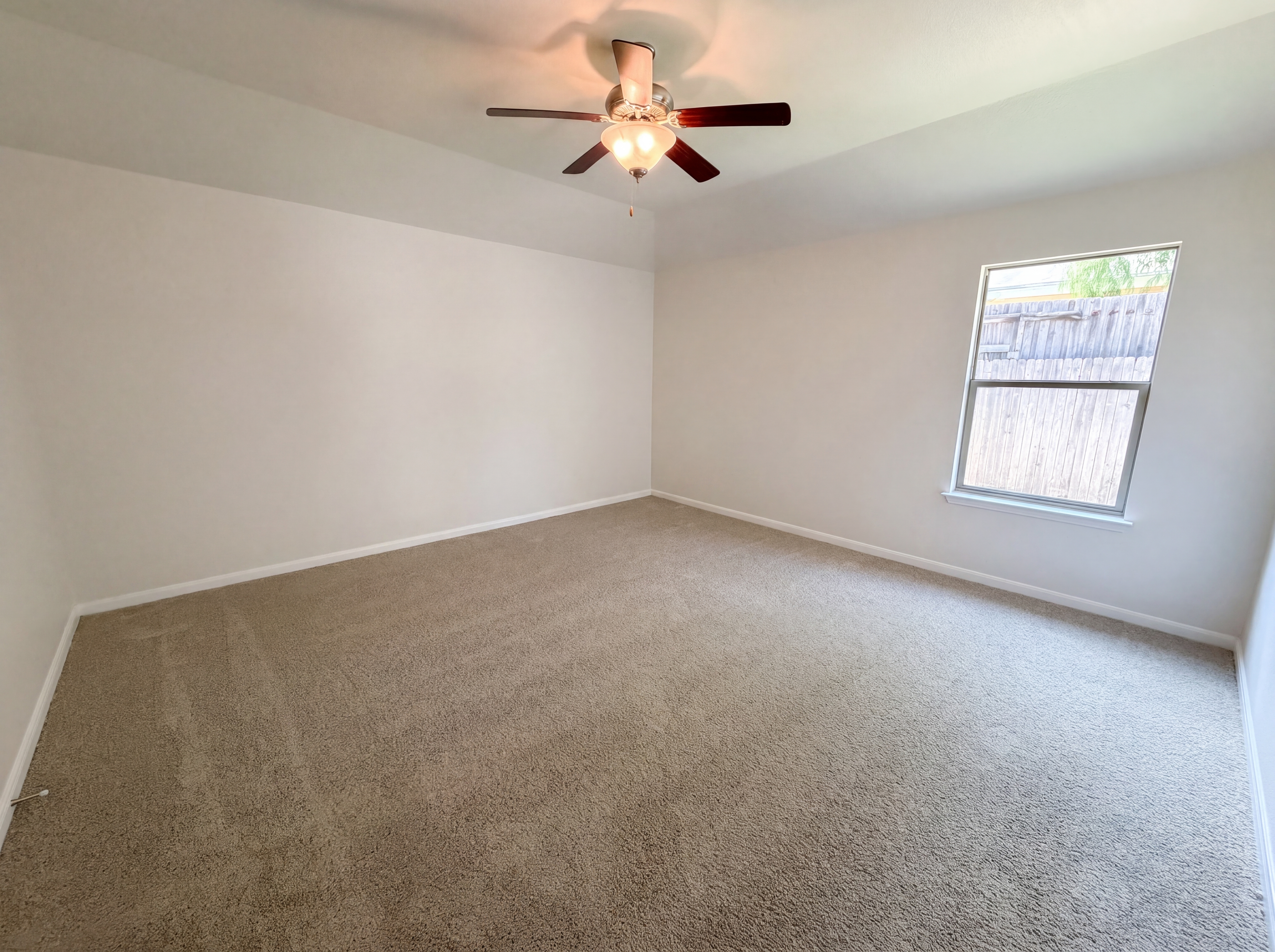 Photo 4 of 18 of 2824 Saint Bernard Dr, Dallas, TX