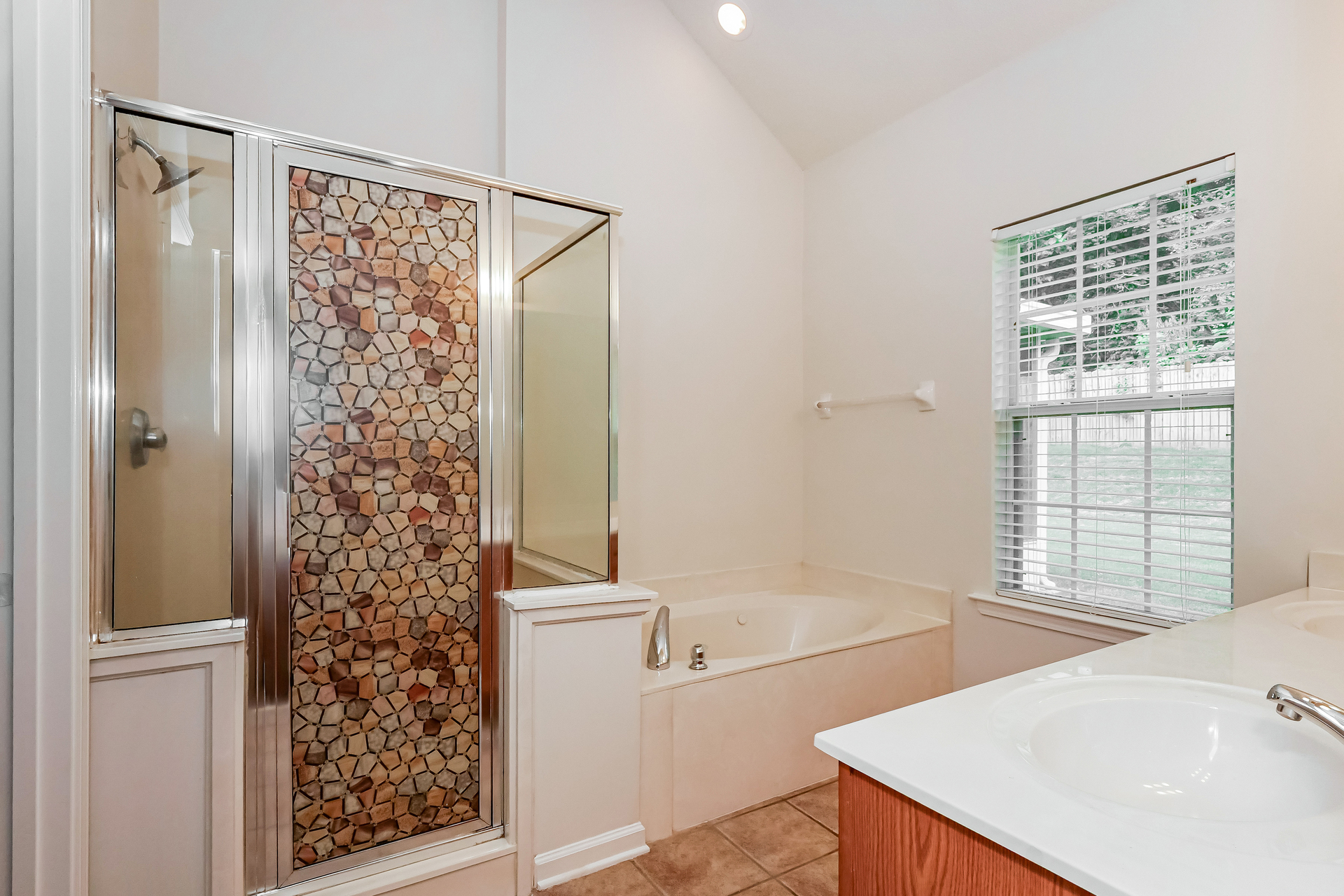 Photo 6 of 22 of 5634 Tulip Grove Dr, Memphis, TN