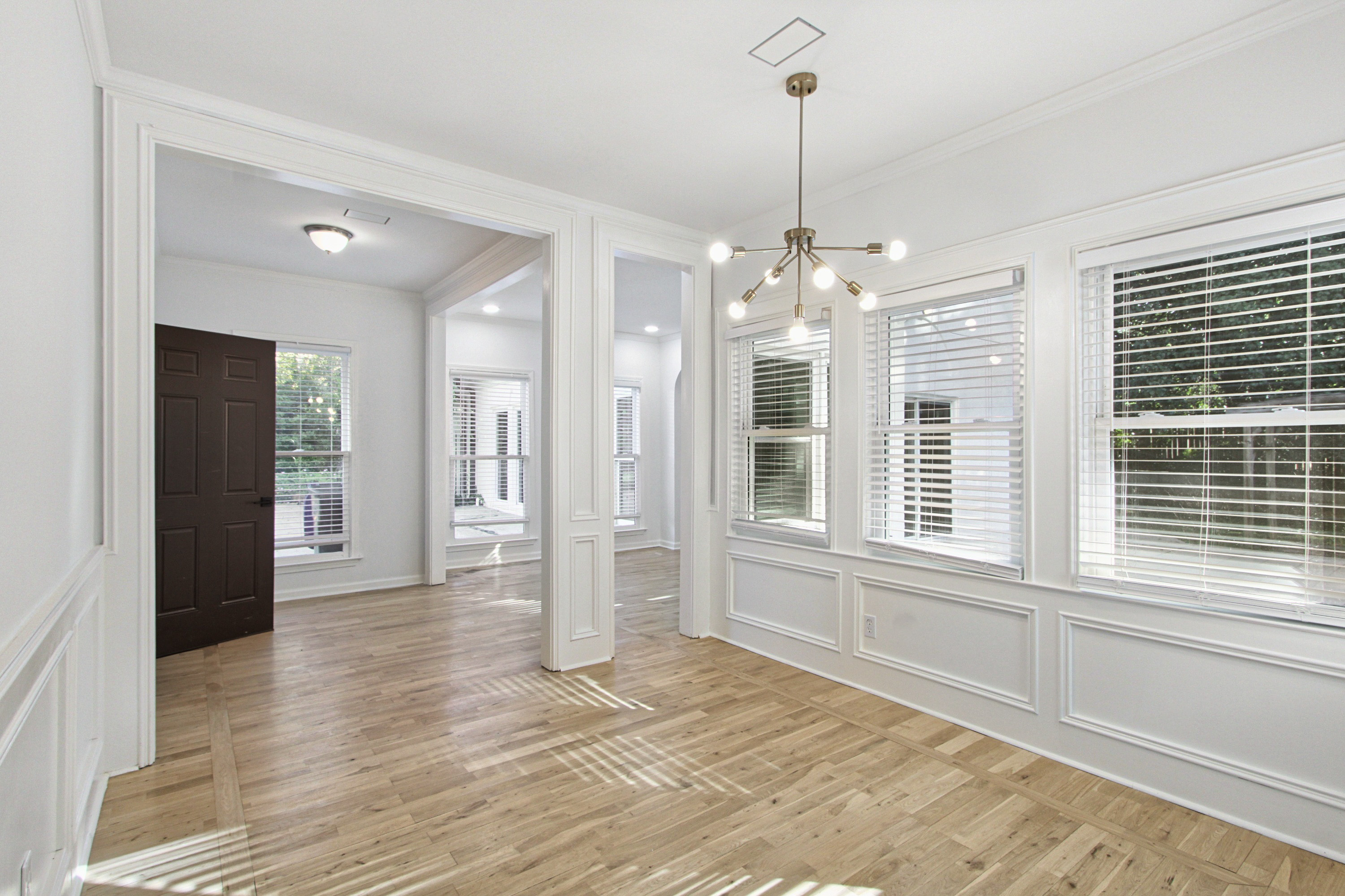 Photo 9 of 54 of 945 Brandon Ridge Dr, Roswell, GA