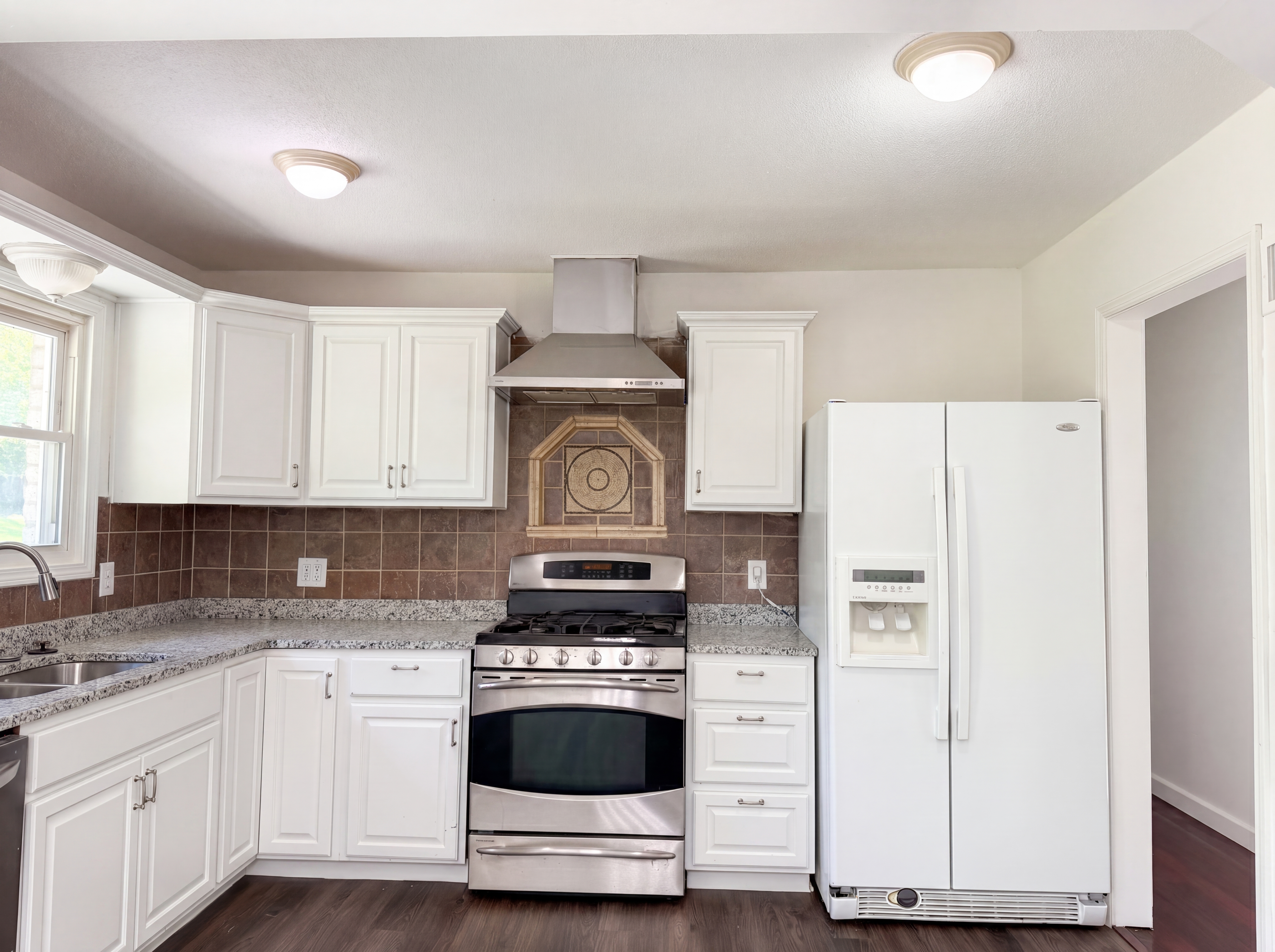 Photo 2 of 18 of 16517 E 35th Street Ct, Independence, MO