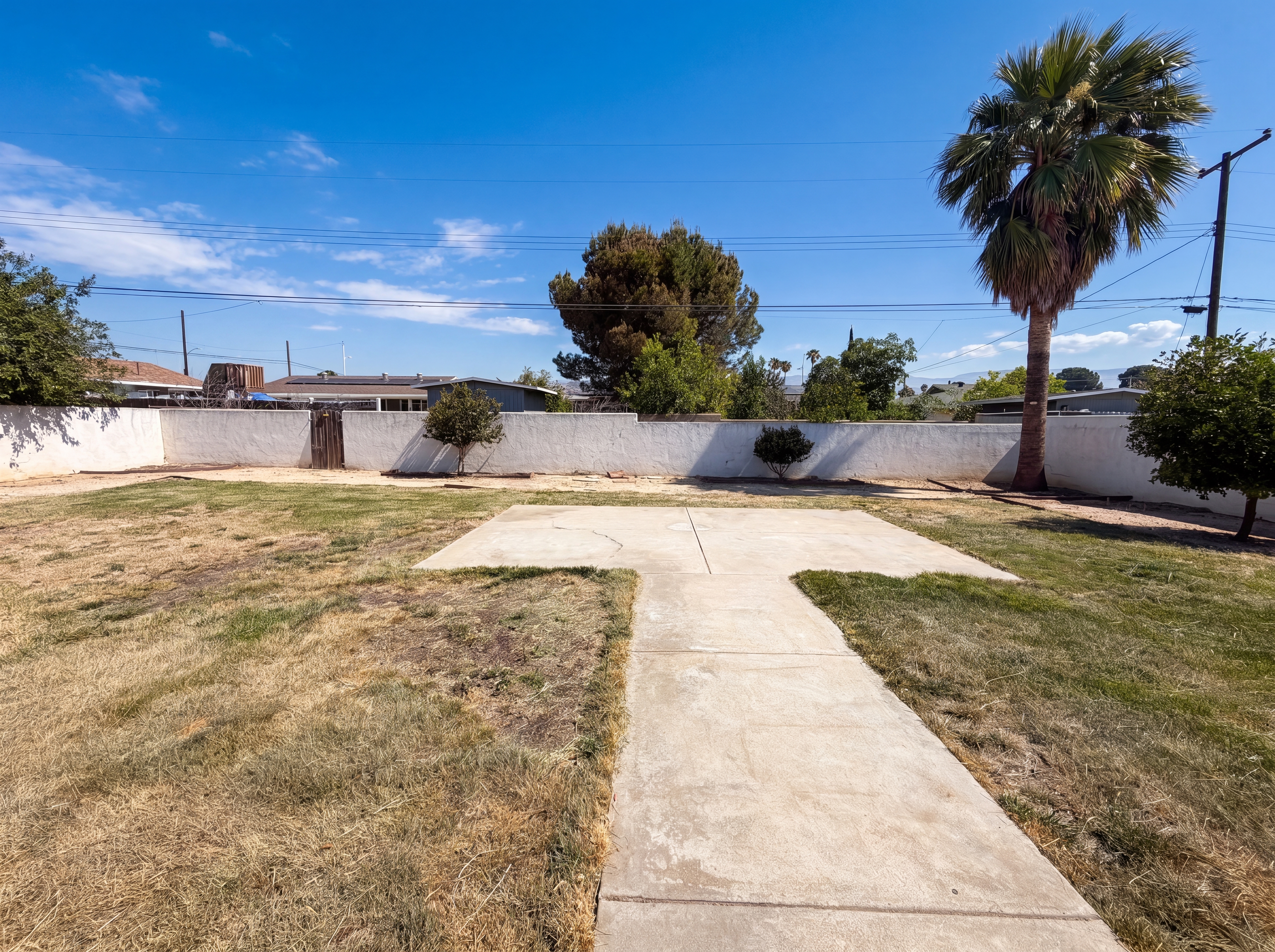Photo 16 of 17 of 322 E Mariposa Dr, Rialto, CA
