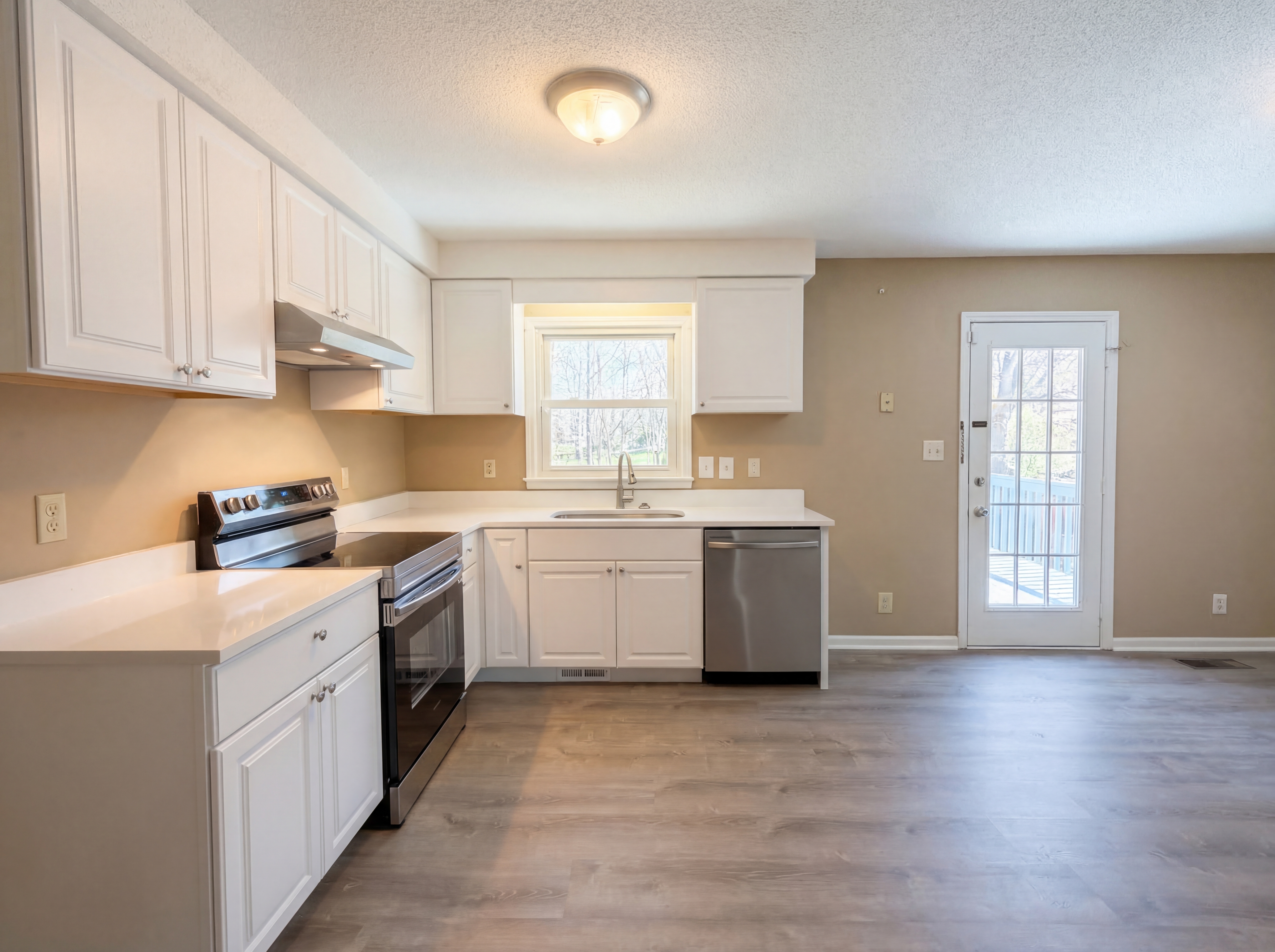 Photo 9 of 23 of 1157 Woodbridge Dr, Clarksville, TN