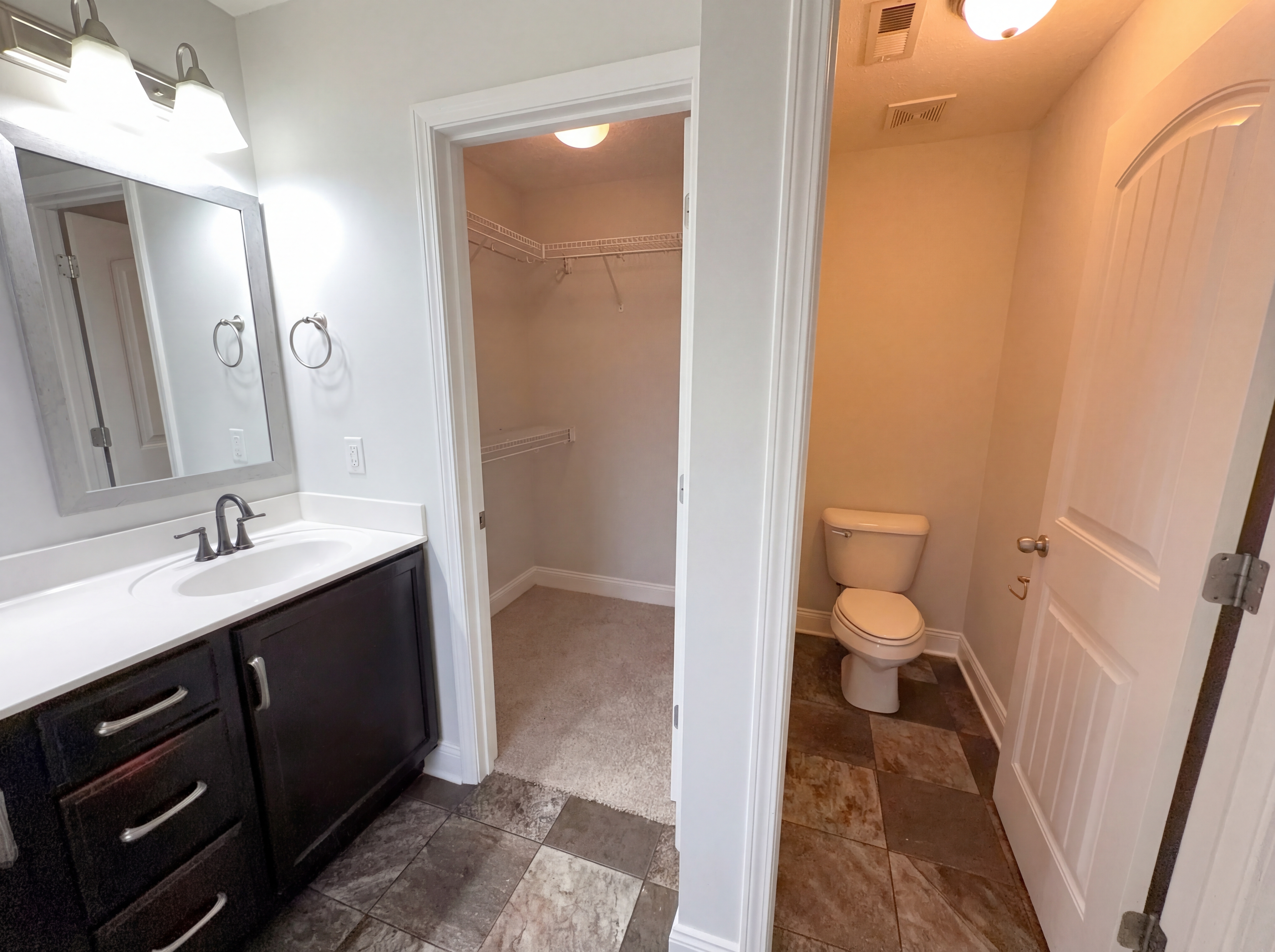 Photo 15 of 22 of 432 Leslie Wood Dr, Clarksville, TN