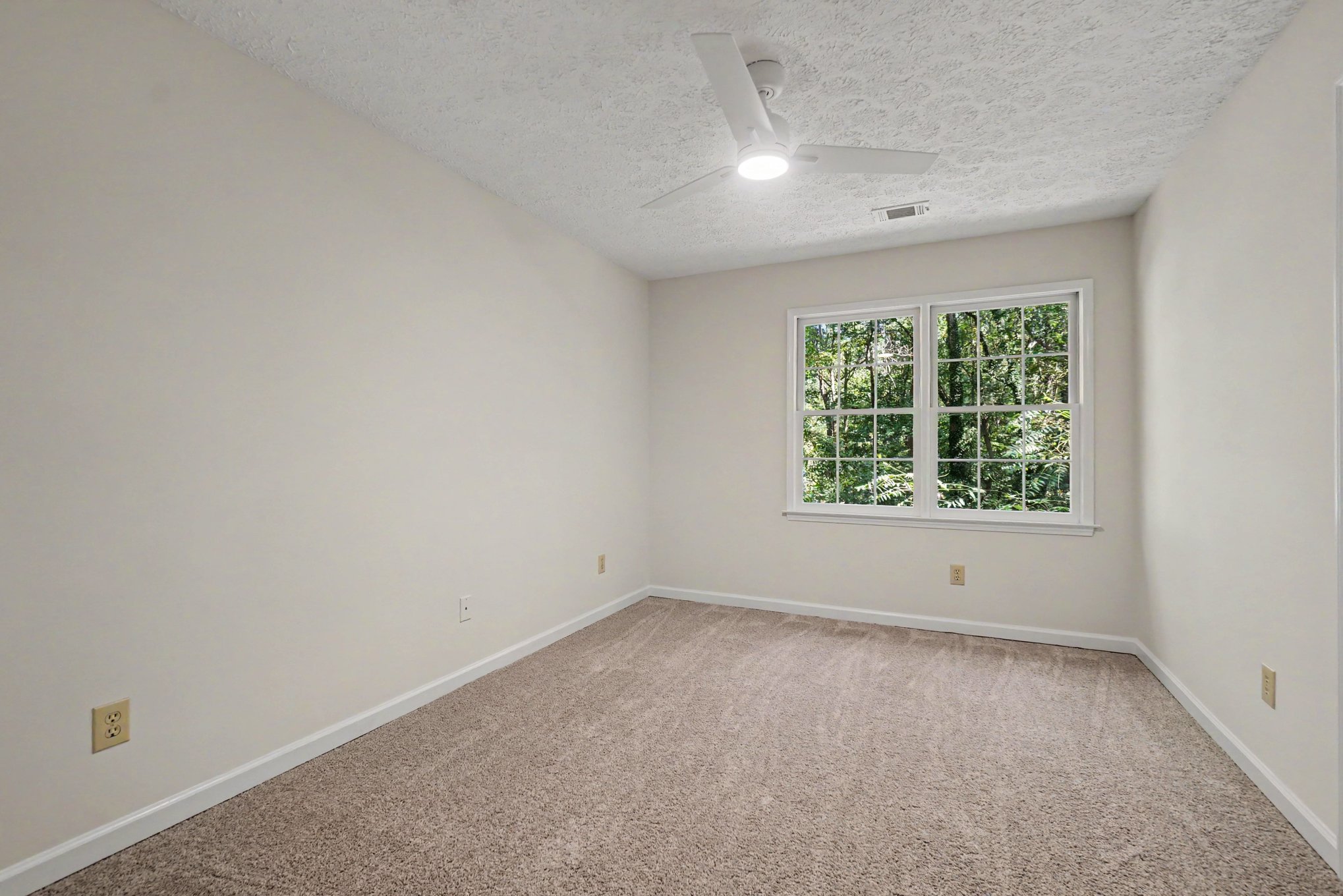 Photo 11 of 20 of 515 Teresa Ln, Canton, GA