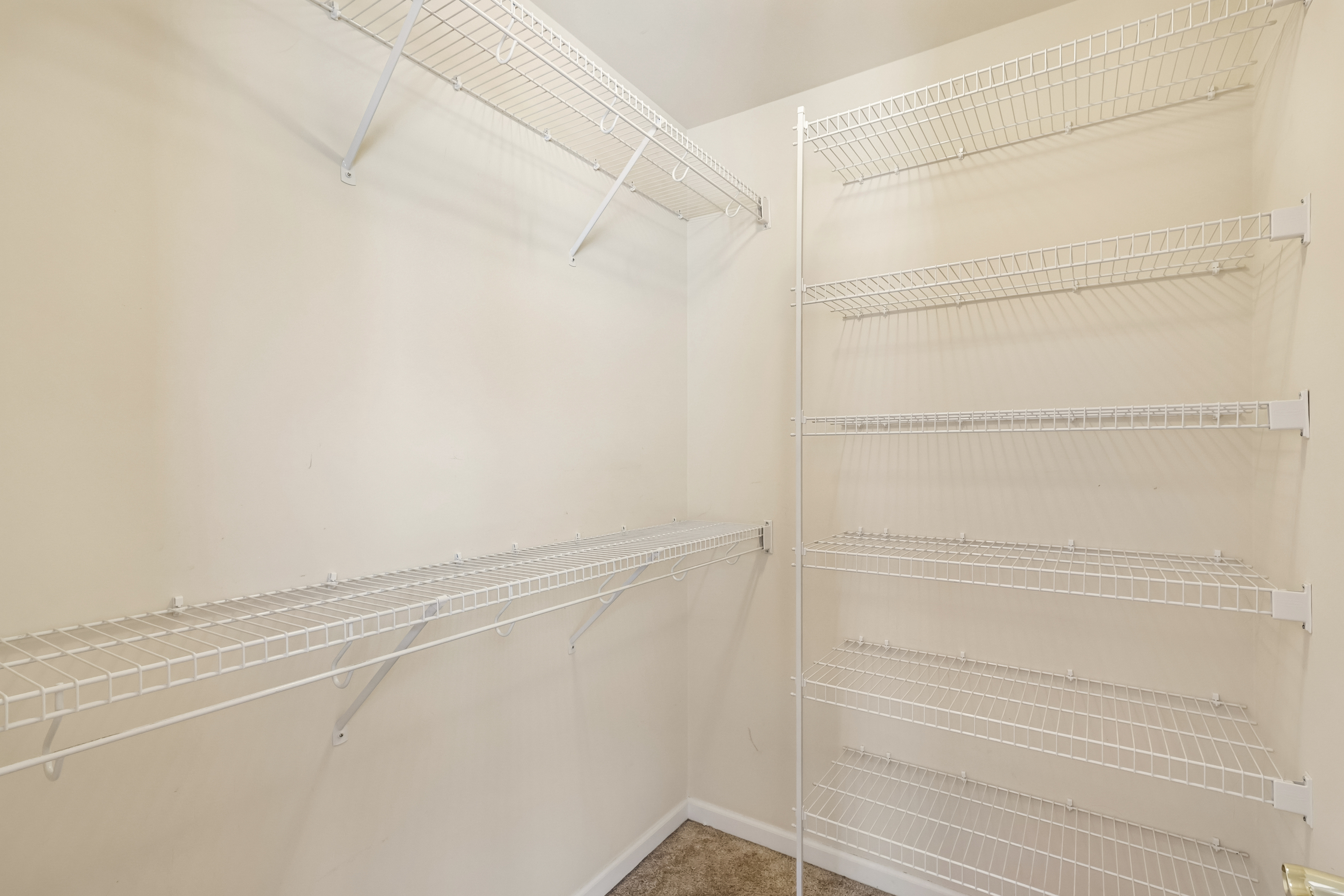 Photo 19 of 41 of 426 Heatherwood Dr, Oswego, IL