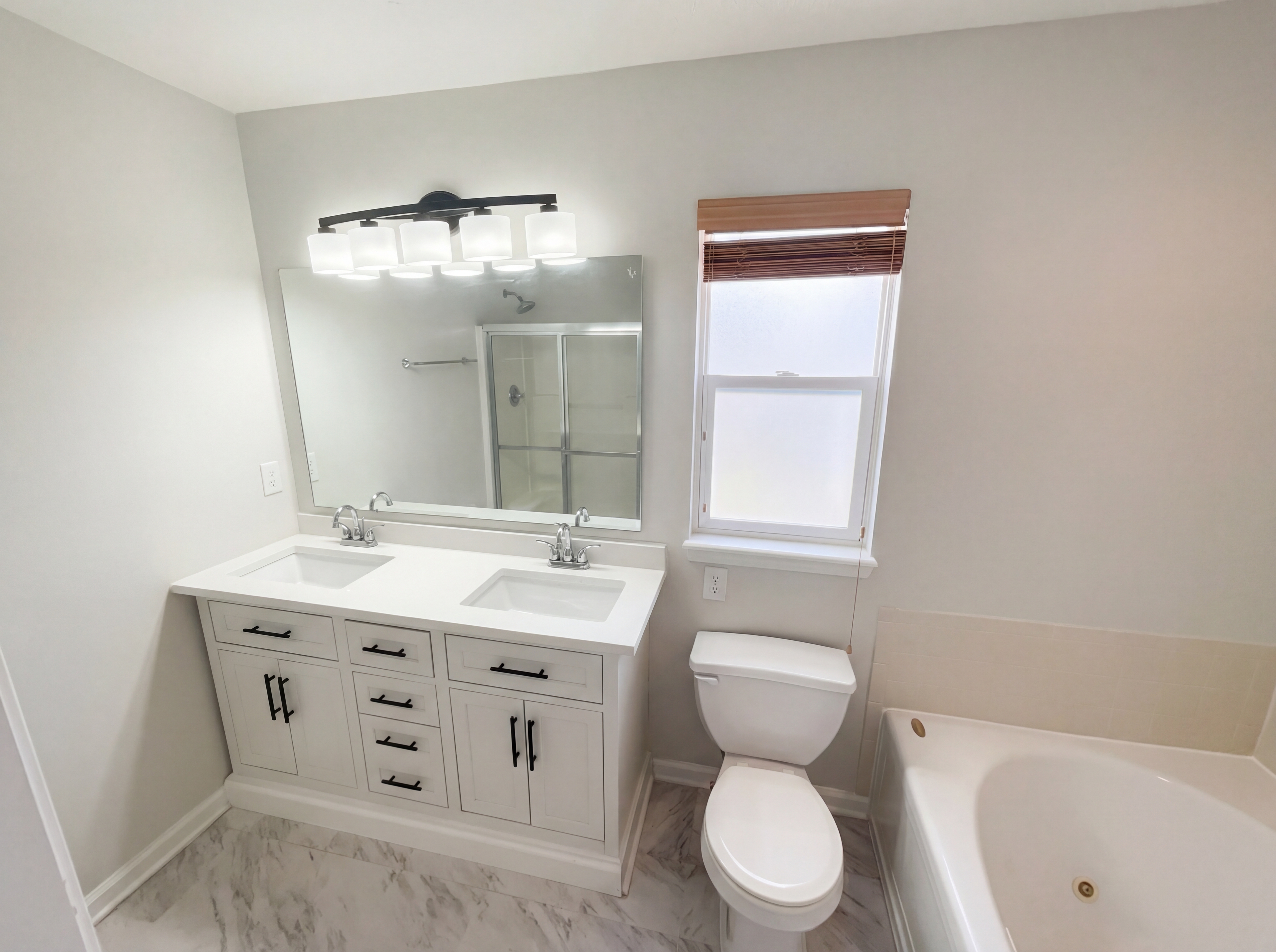 Photo 6 of 24 of 3211 Waterloo Cir, Indianapolis, IN