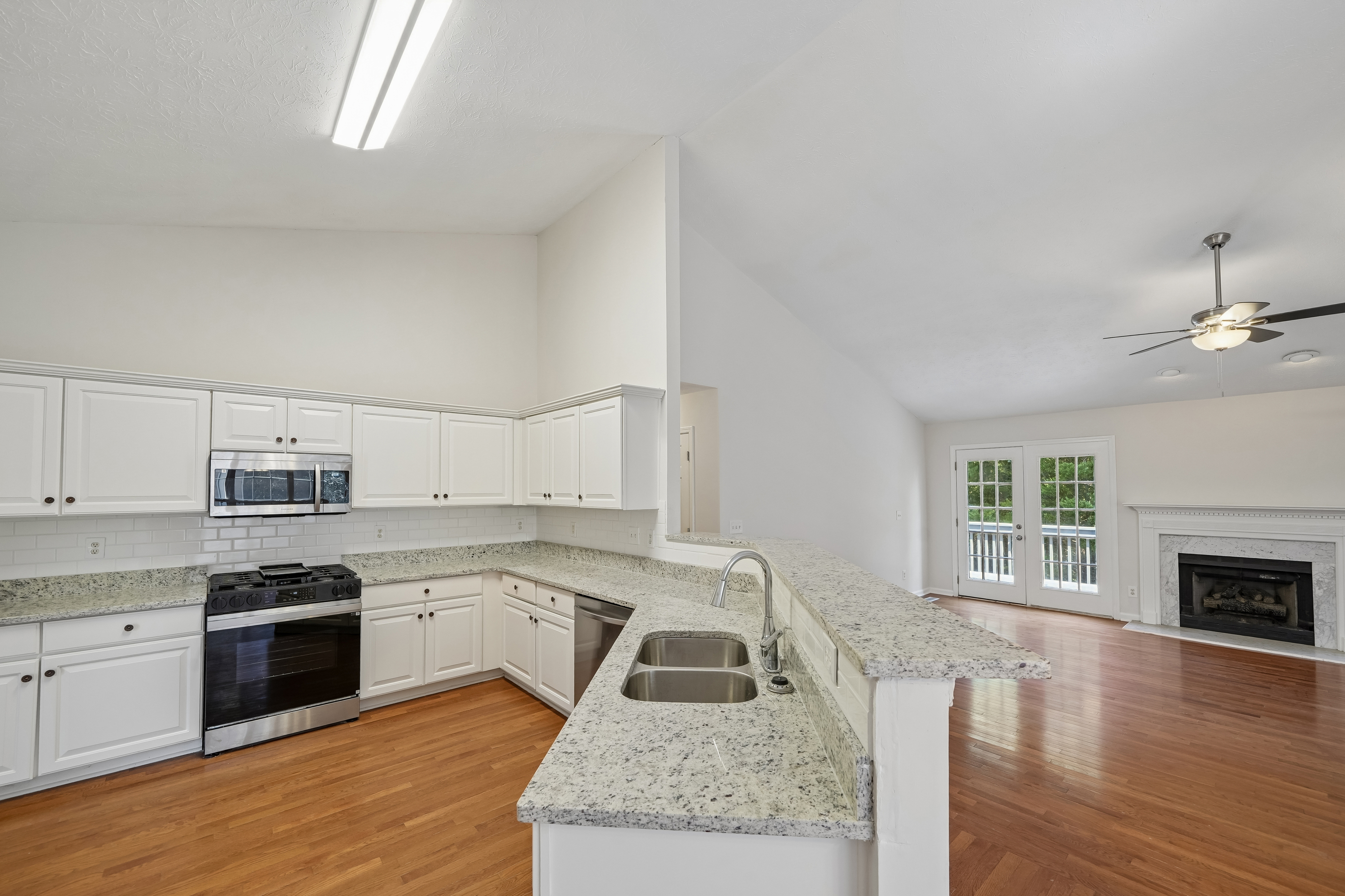 Photo 6 of 37 of 3493 Dunbar Ln, Suwanee, GA