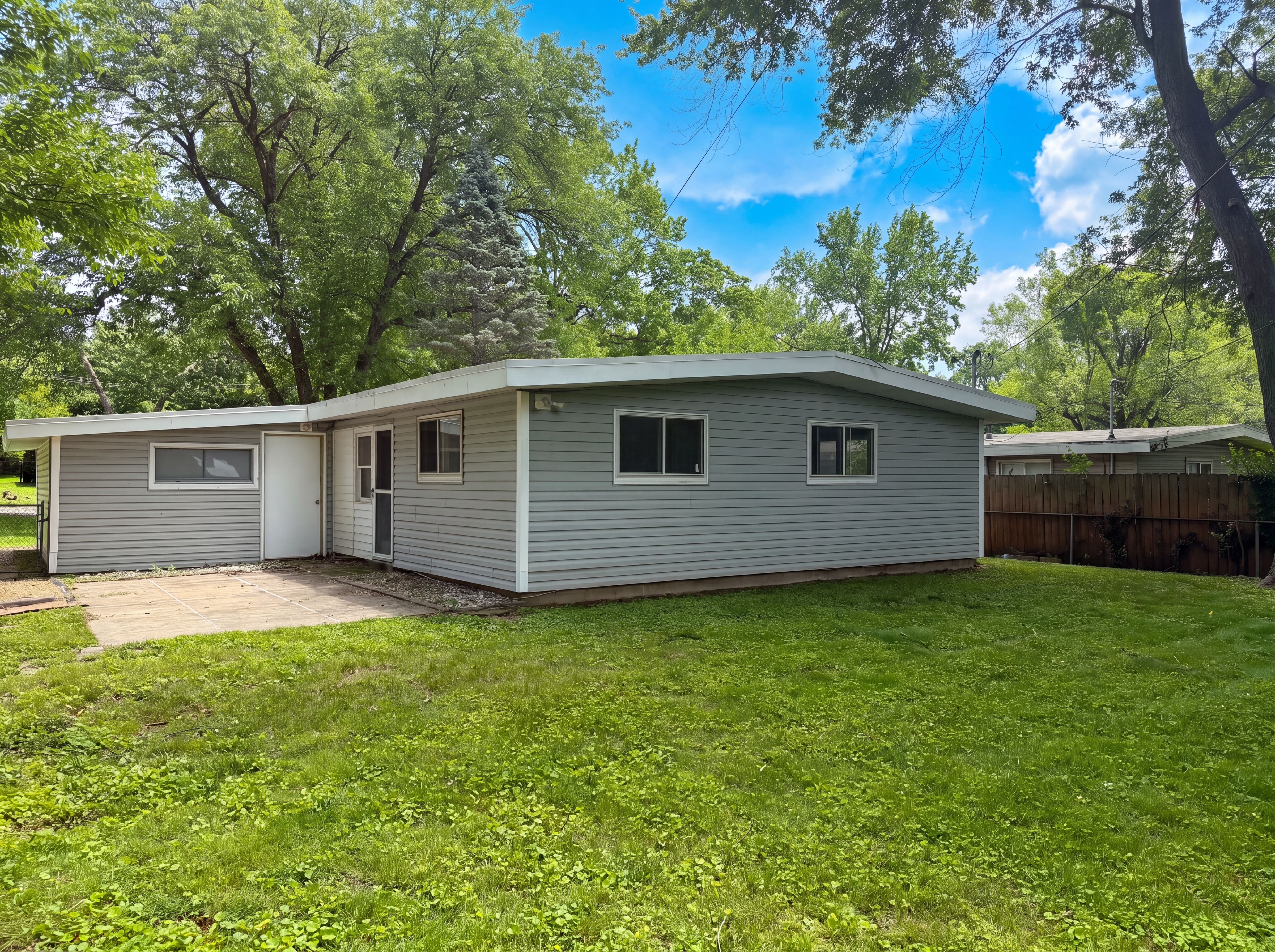 Photo 5 of 15 of 1015 Robinwood Dr, Florissant, MO