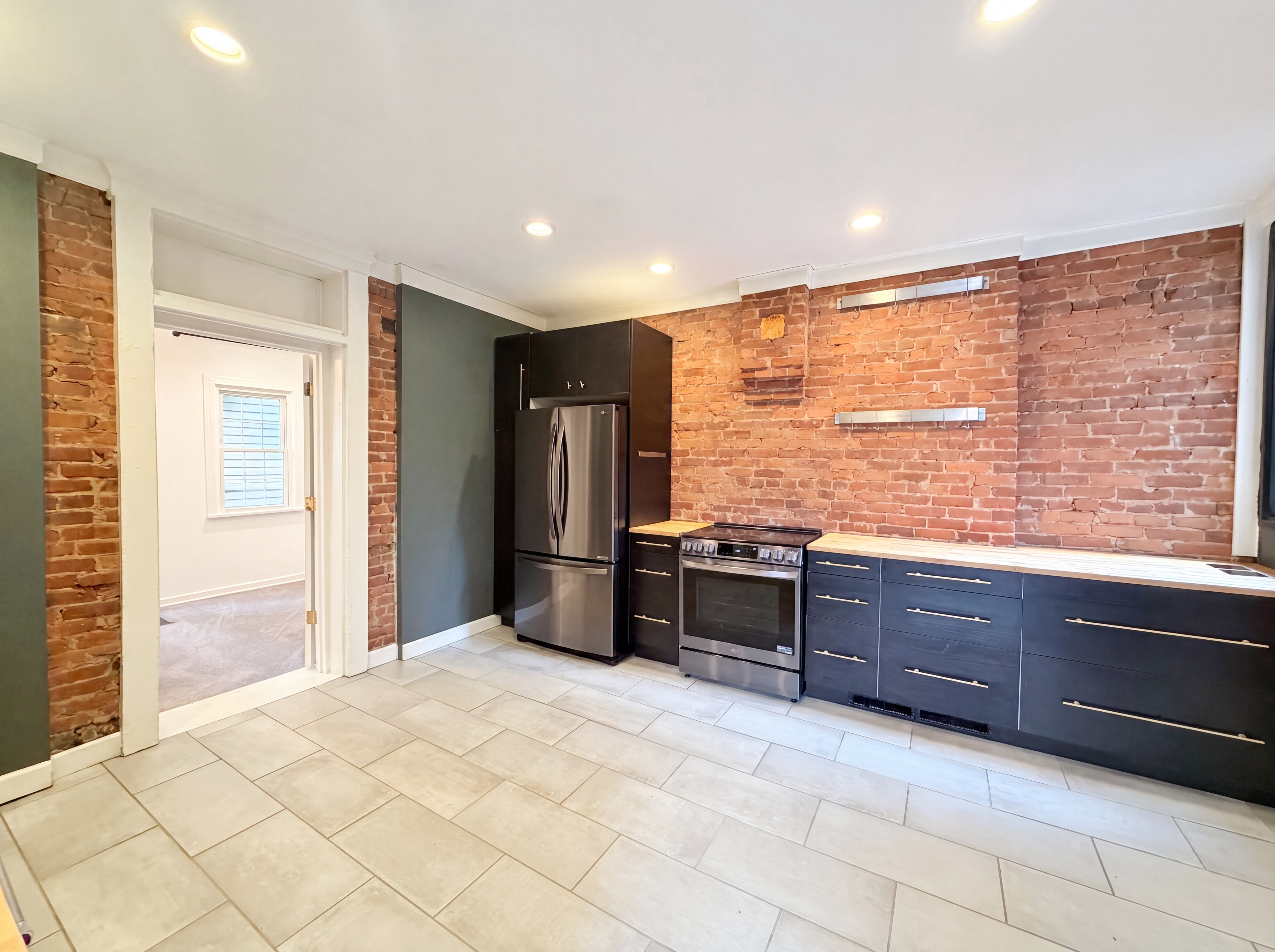 Photo 7 of 27 of 1011 Rogers St, Louisville, KY