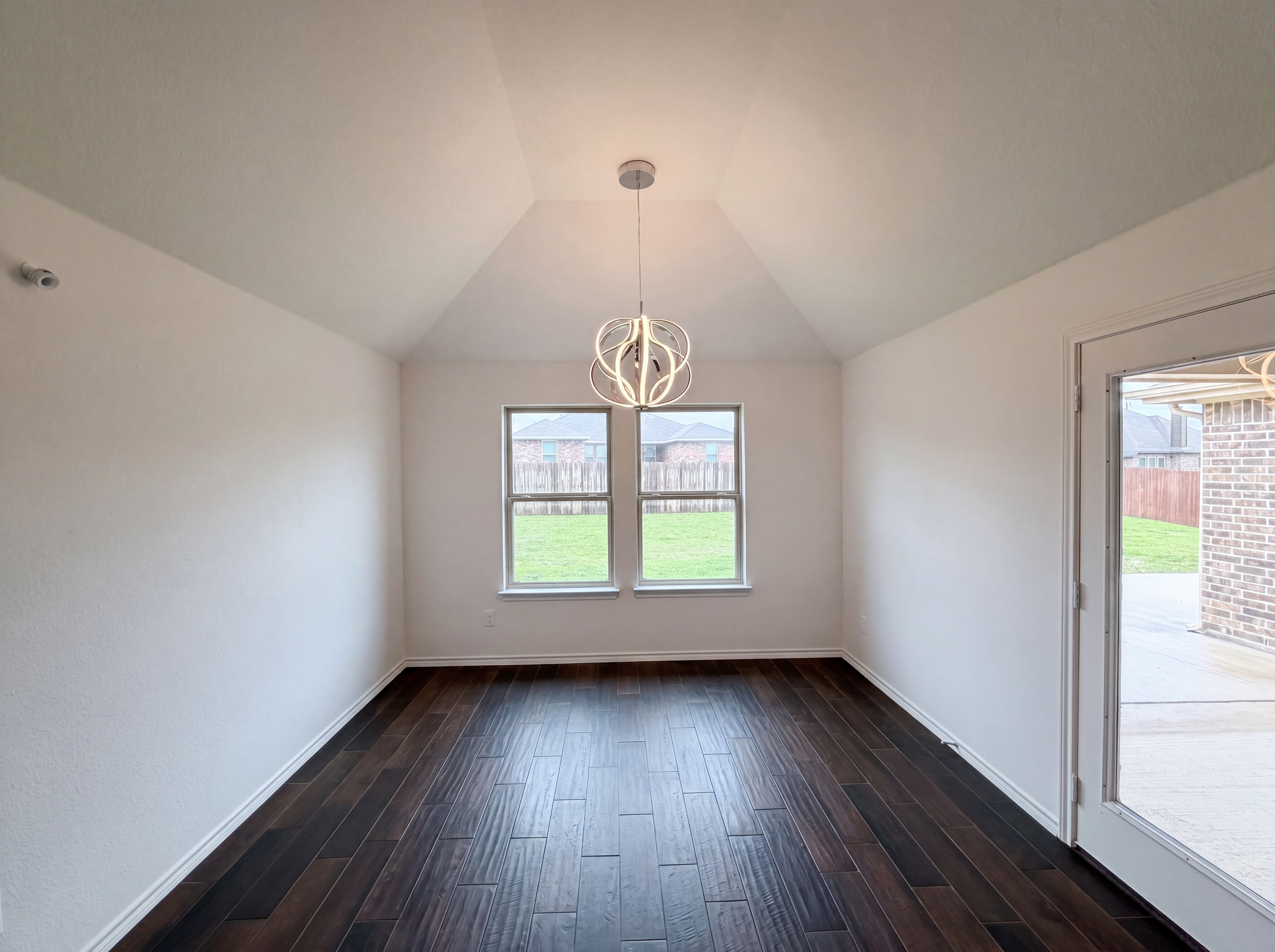 Photo 8 of 19 of 1631 Glade Meadows Dr, Joshua, TX