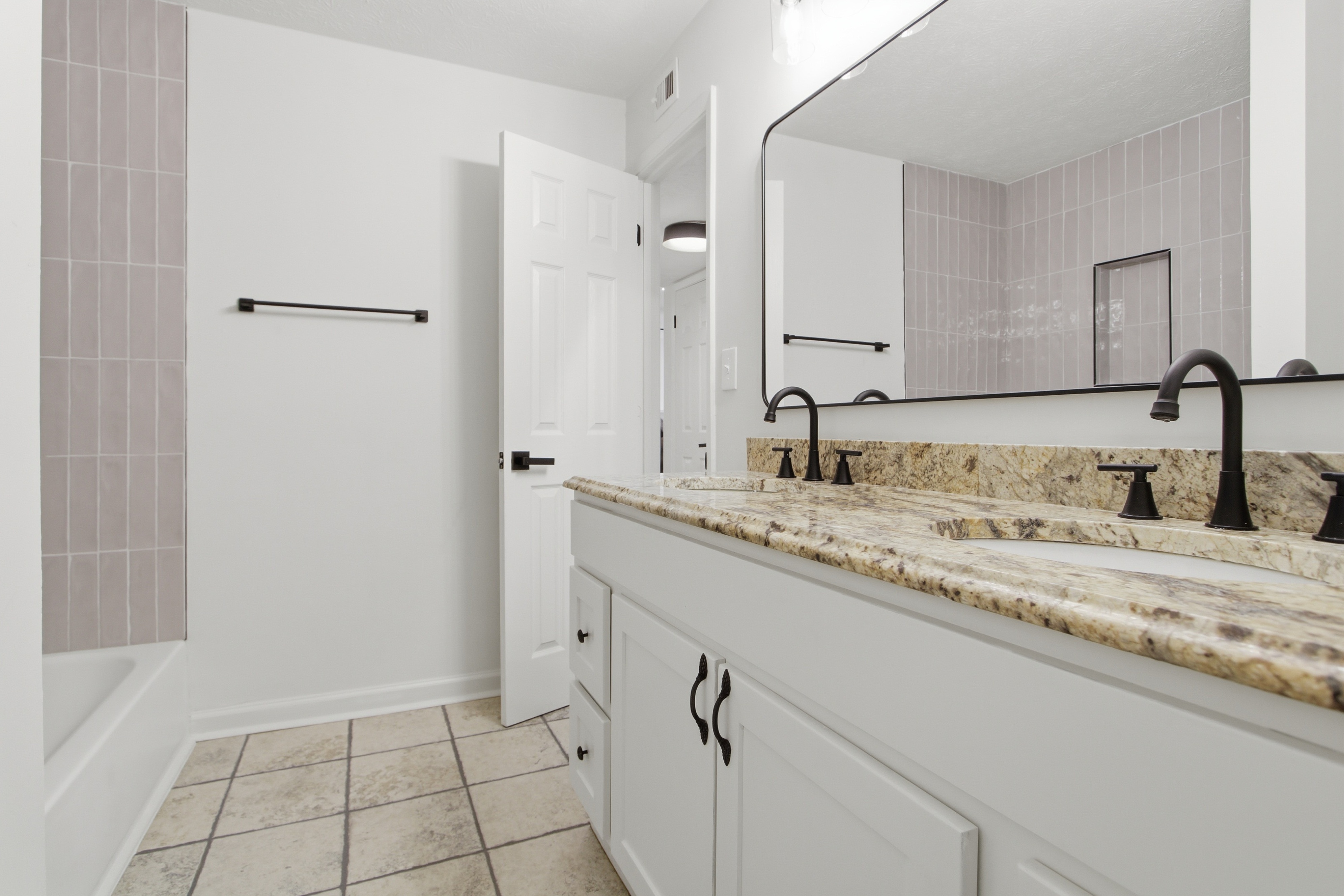 Photo 15 of 19 of 1107 Wynnes Ridge Cir SE, Marietta, GA