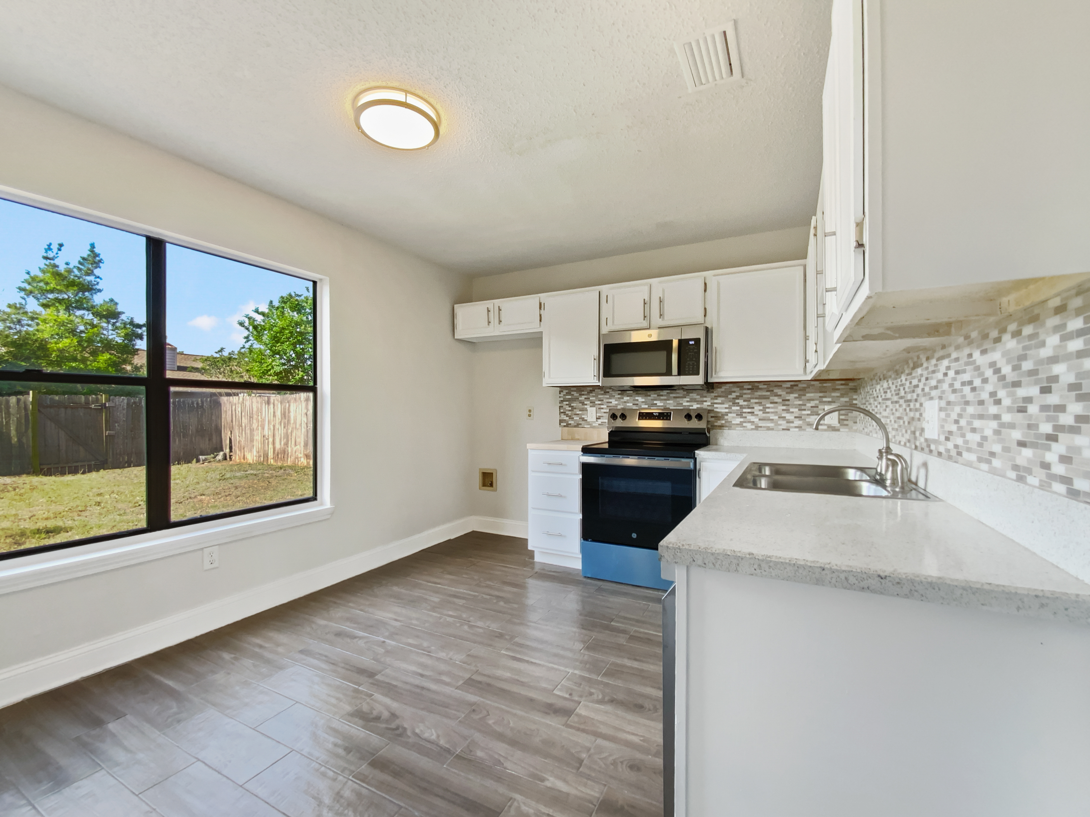 Photo 12 of 21 of 3444 Excalibur Way E, Jacksonville, FL