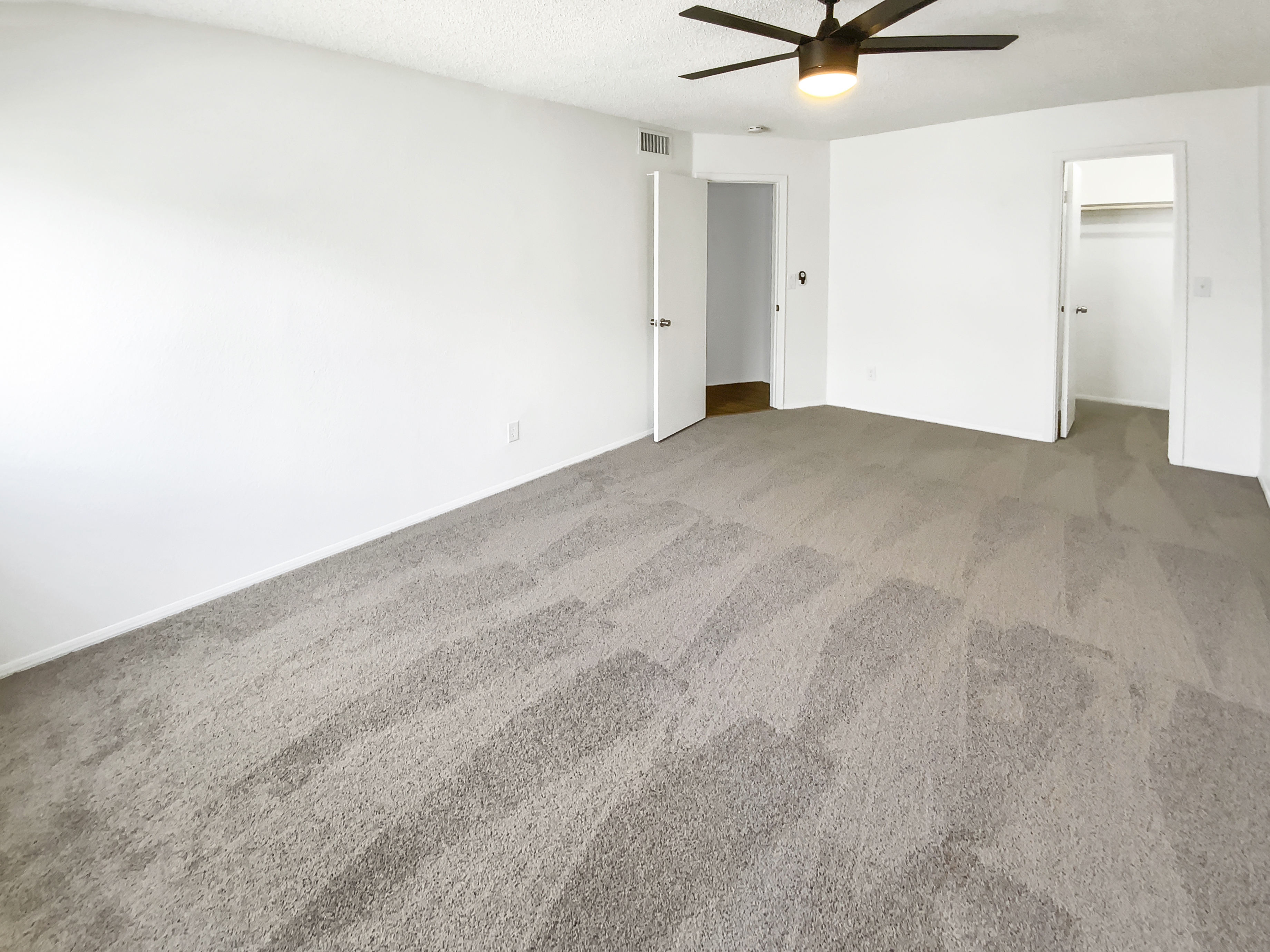 Photo 4 of 24 of 8605 N 67th Ln, Peoria, AZ