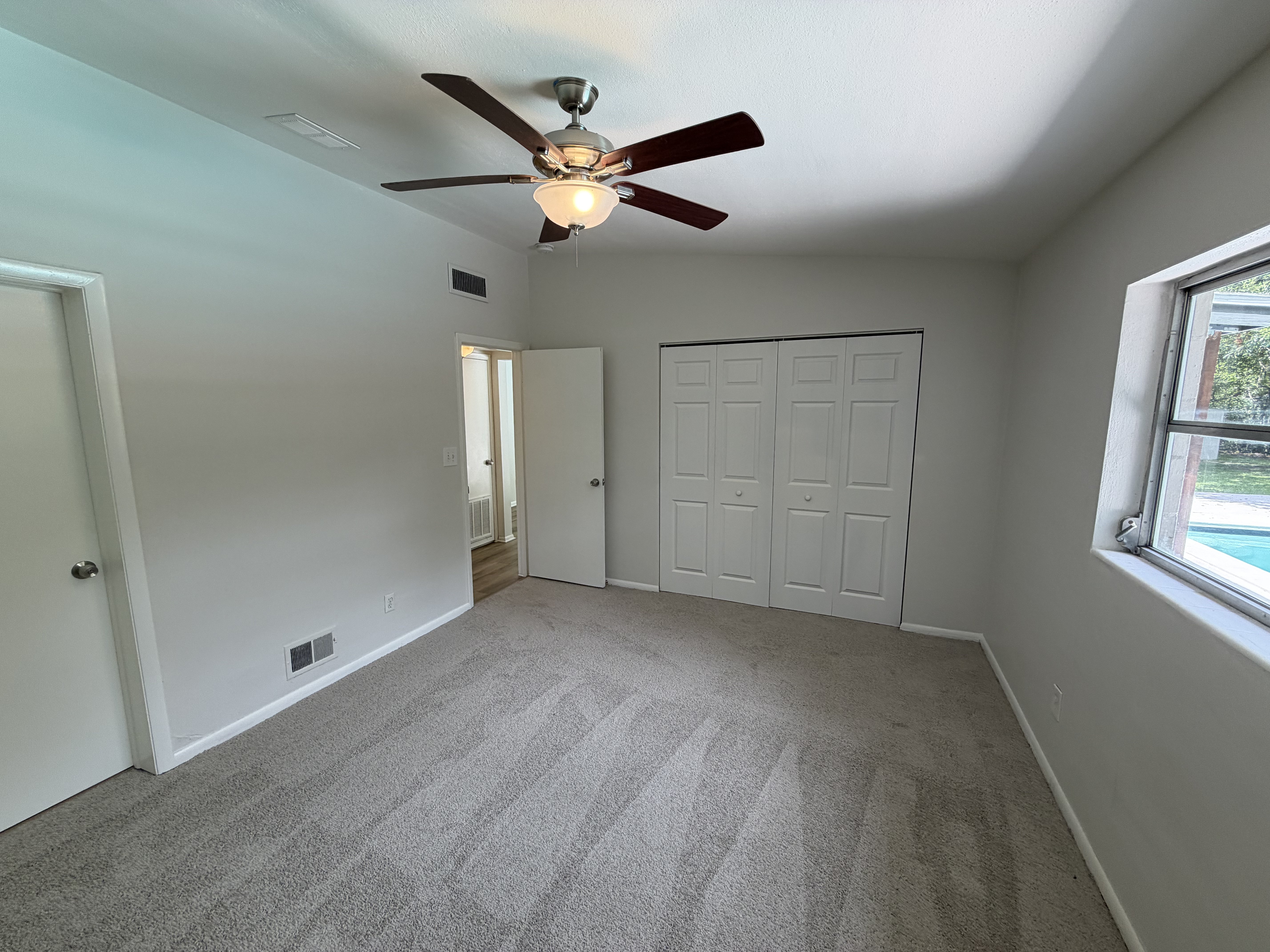 Photo 11 of 24 of 4511 Montclair Rd, Orlando, FL