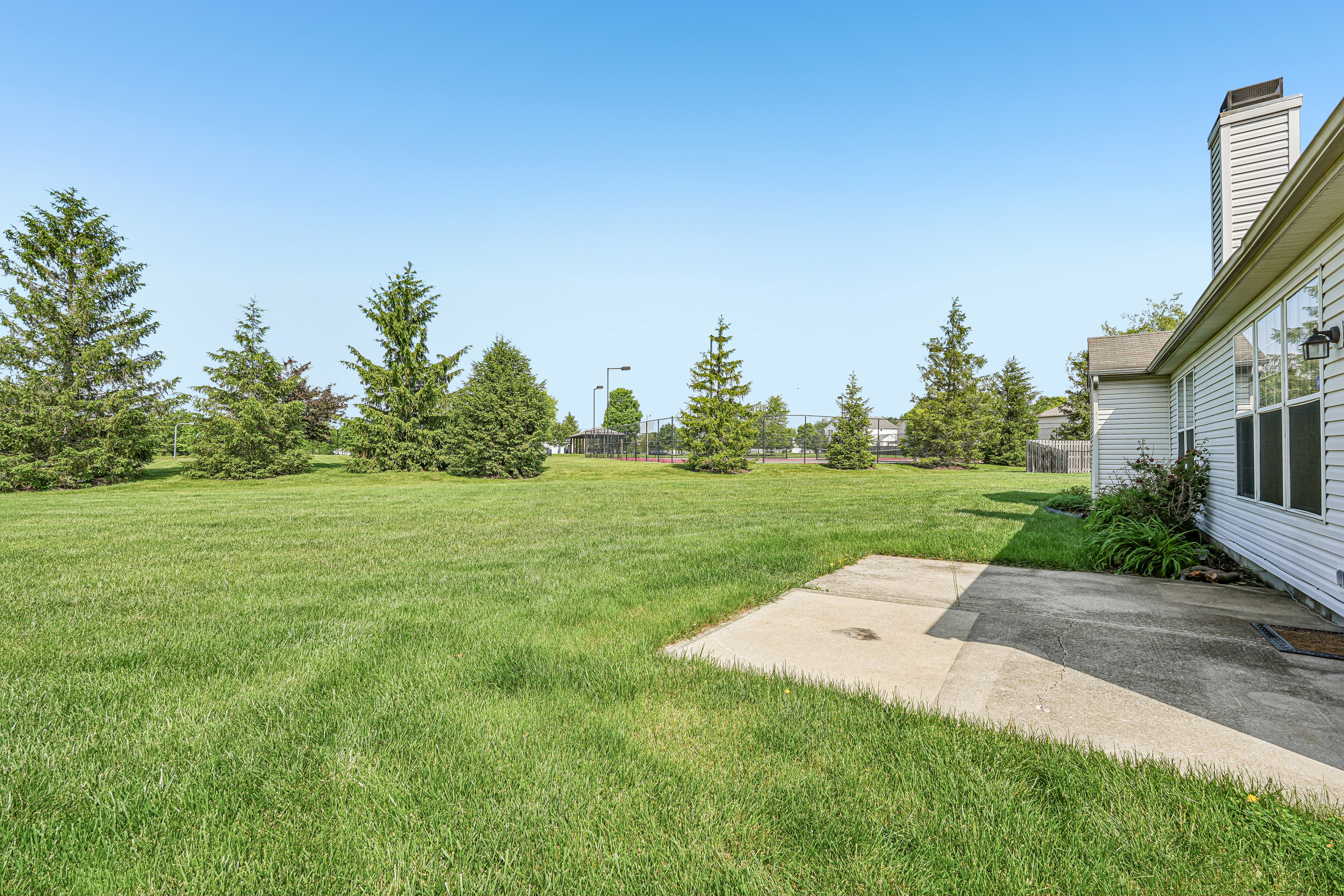 Photo 22 of 48 of 2082 Lawrin Ct, Indianapolis, IN
