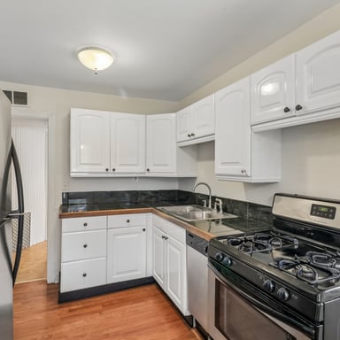 Property photo 2 of 4811 Roslyn Rd