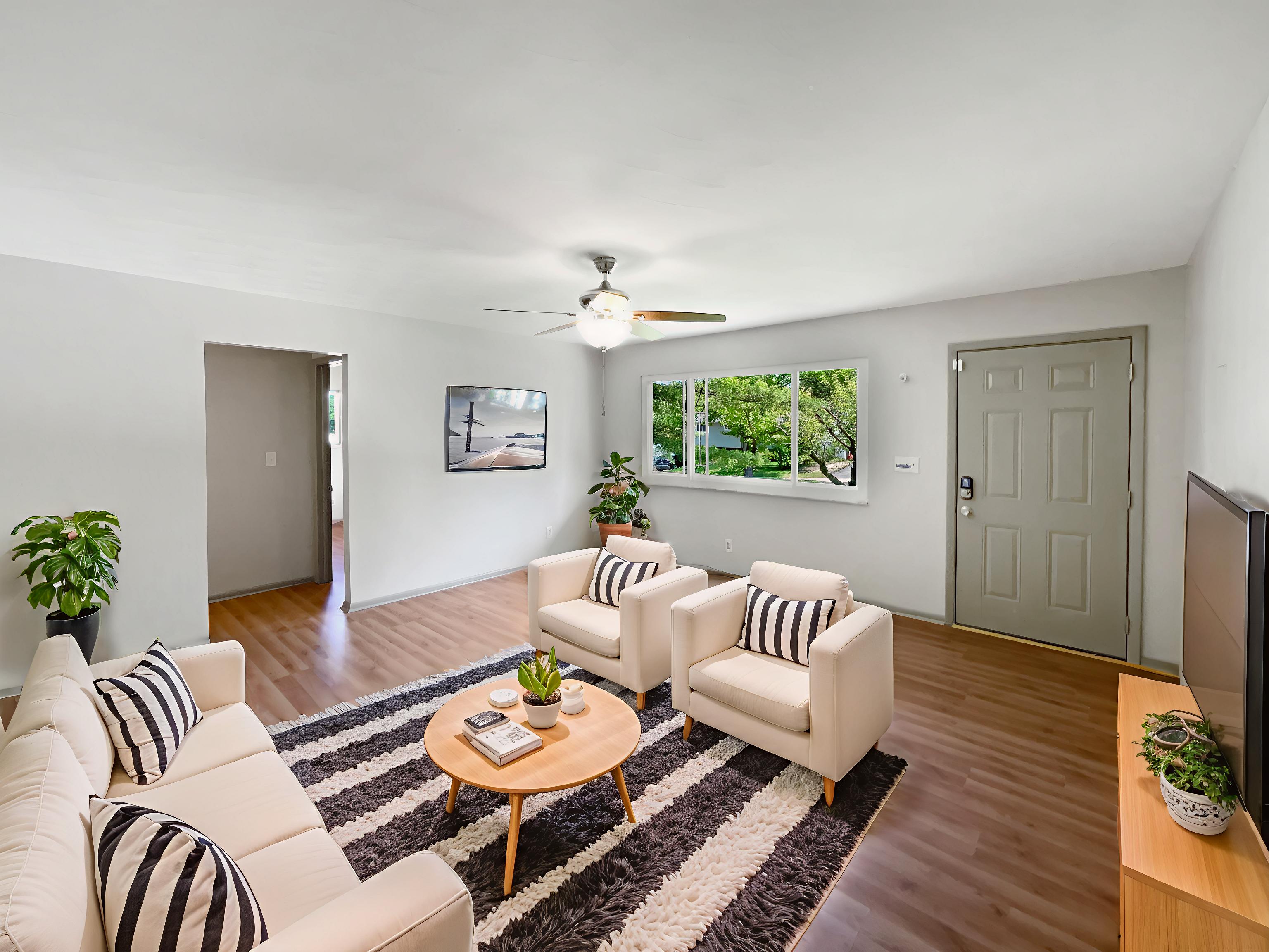 Photo 2 of 19 of 3344 Southwest Dr, Indianapolis, IN