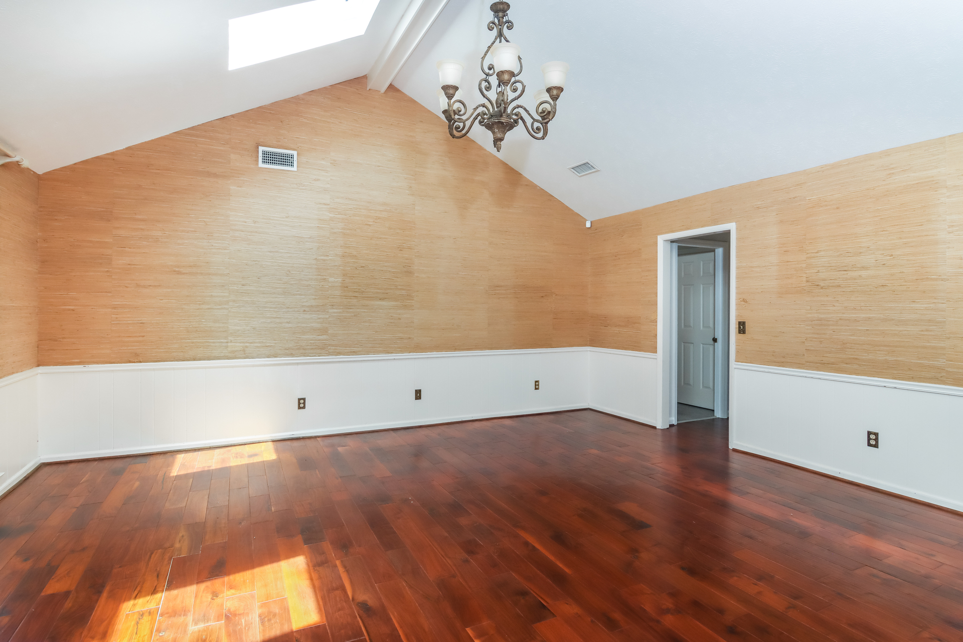 Photo 8 of 20 of 4303 Castlewood Pkwy, Columbus, GA