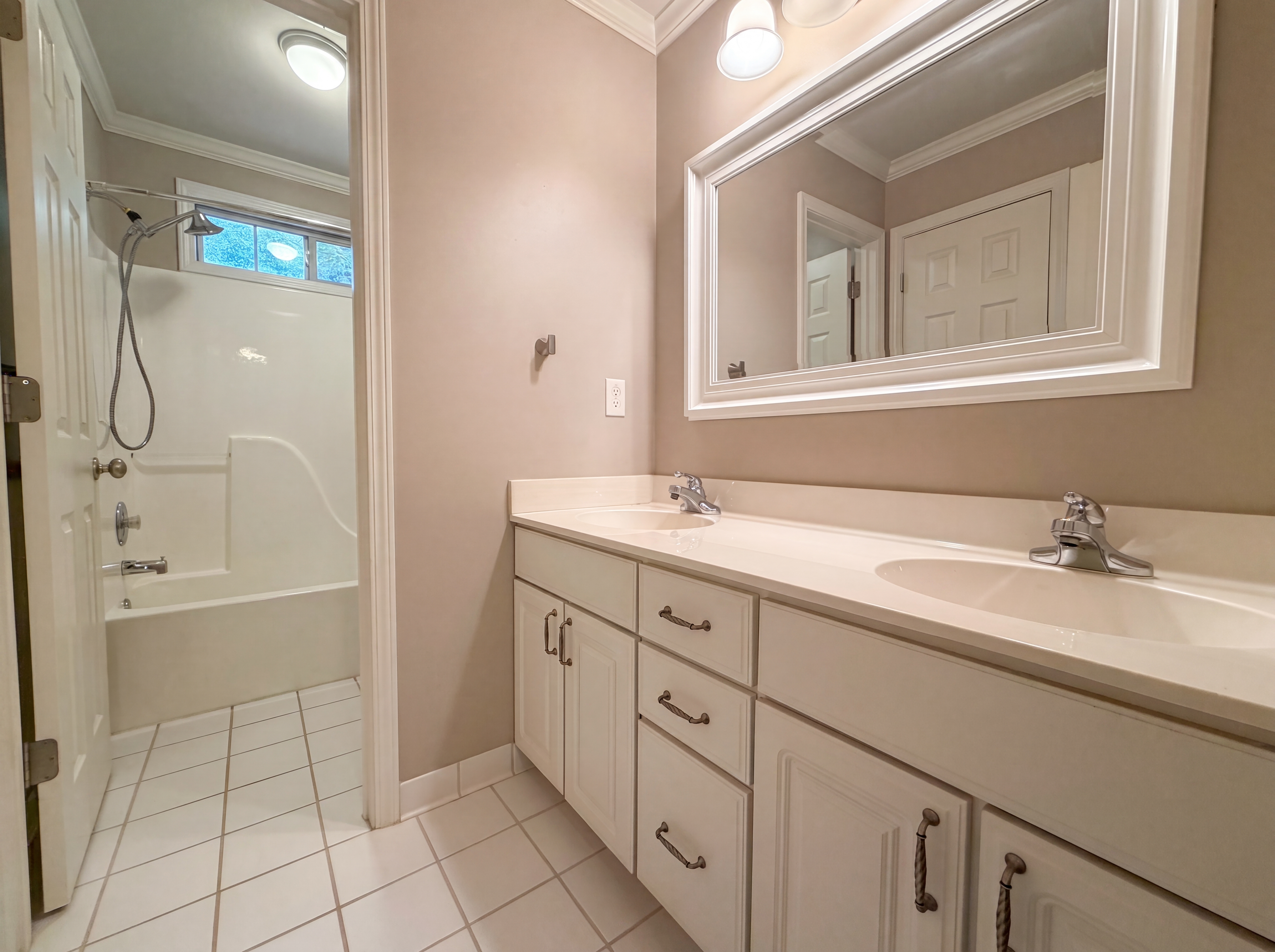 Photo 17 of 34 of 2299 Camden Dr SW, Marietta, GA