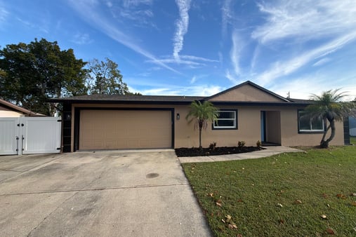 Photo 1 of 20 of 789 Little Pine Dr, South Daytona, FL