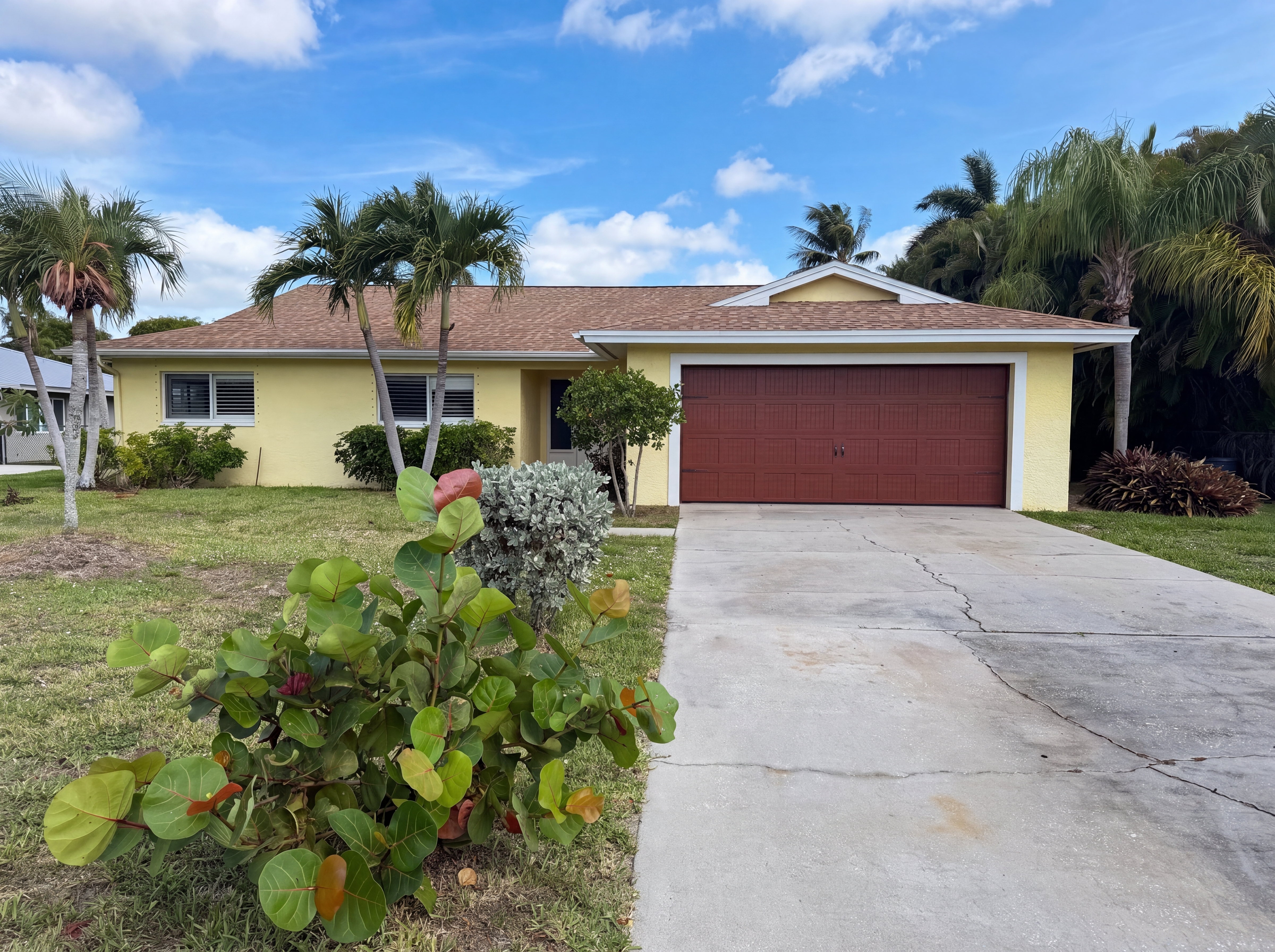 Photo 23 of 33 of 5644 Eichen Cir W, Fort Myers, FL