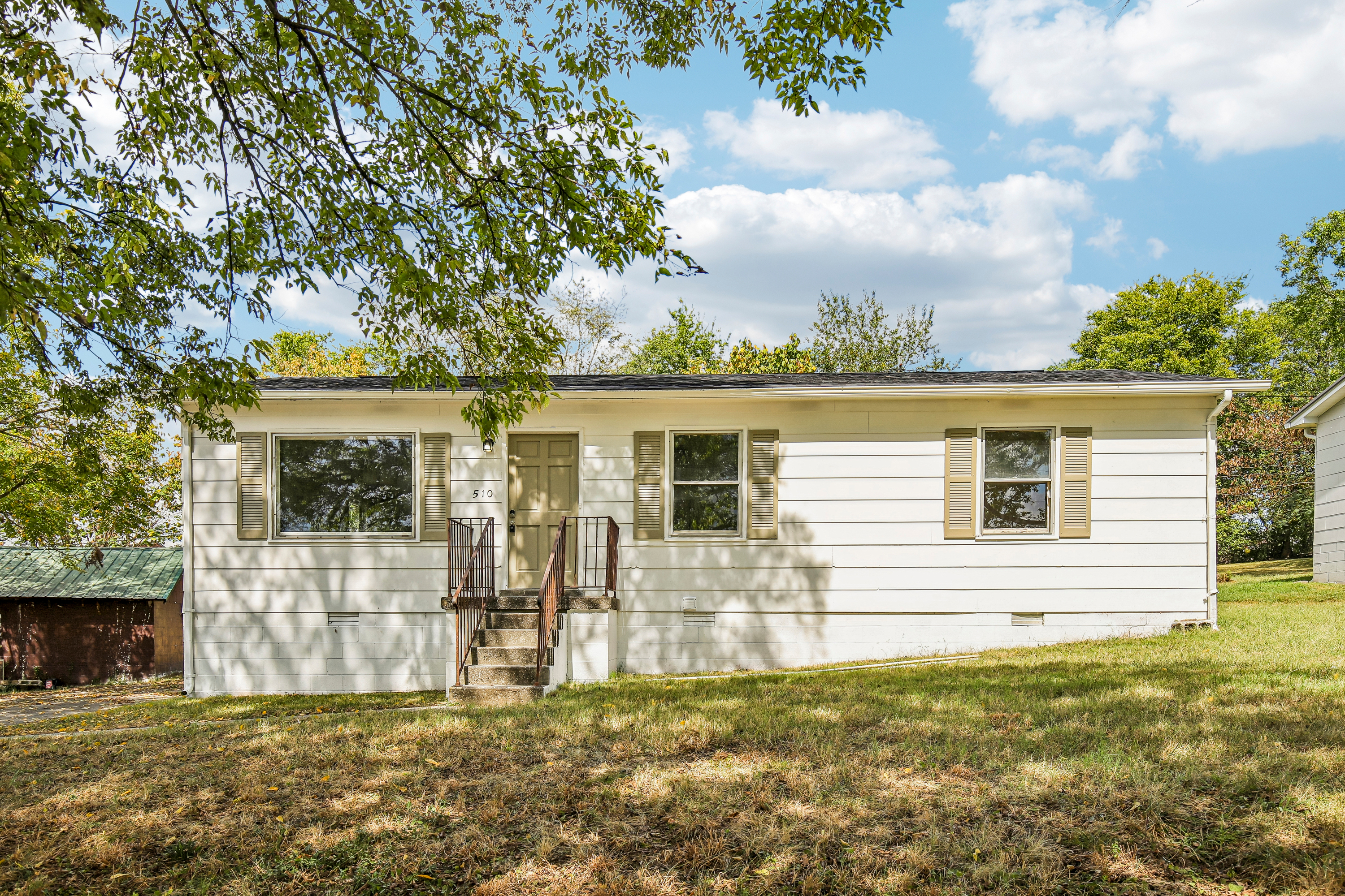 Photo 13 of 33 of 510 W Adams St, Woodbury, TN
