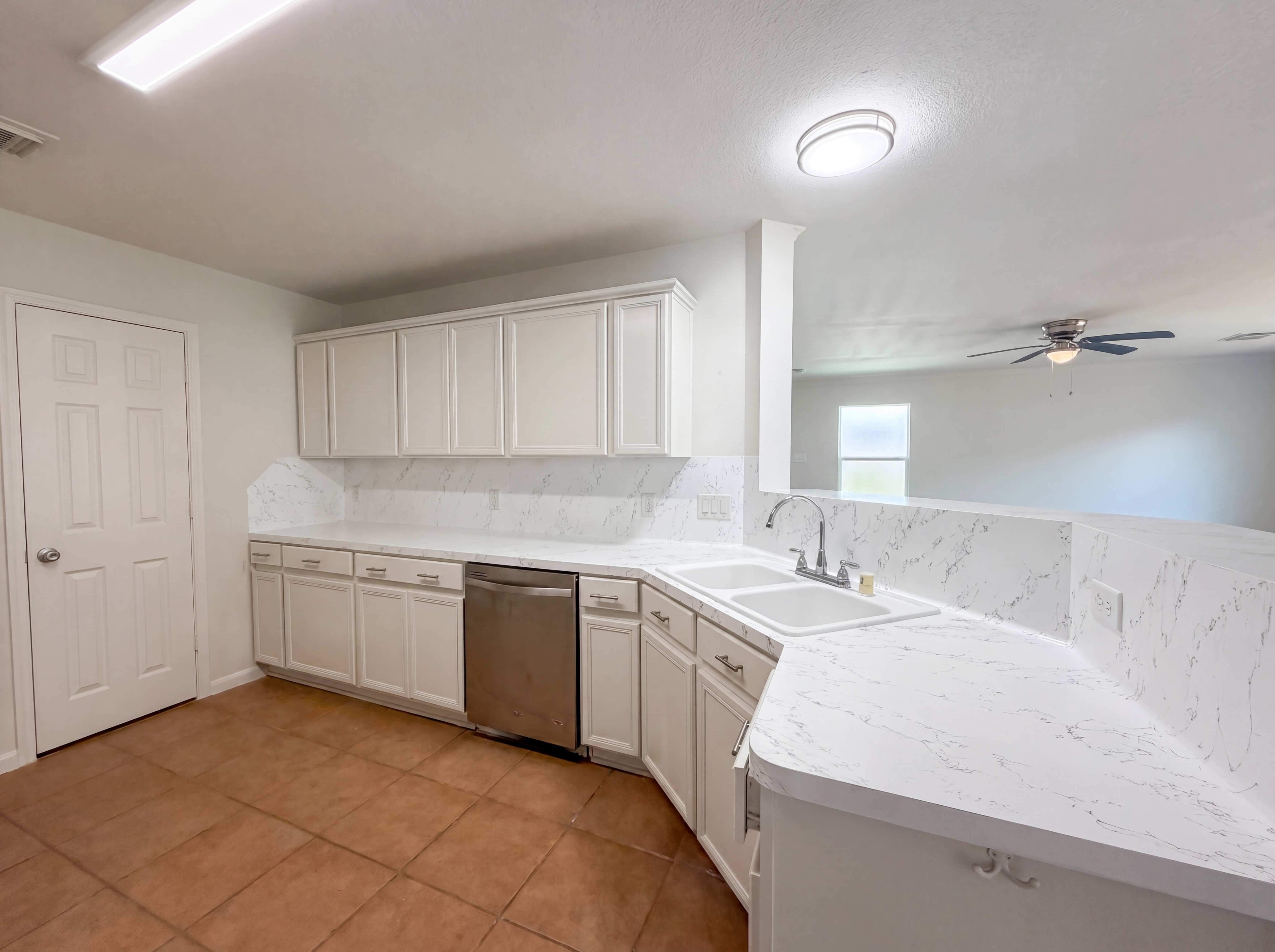 Photo 11 of 23 of 2711 Skyview Trace Ct, Houston, TX