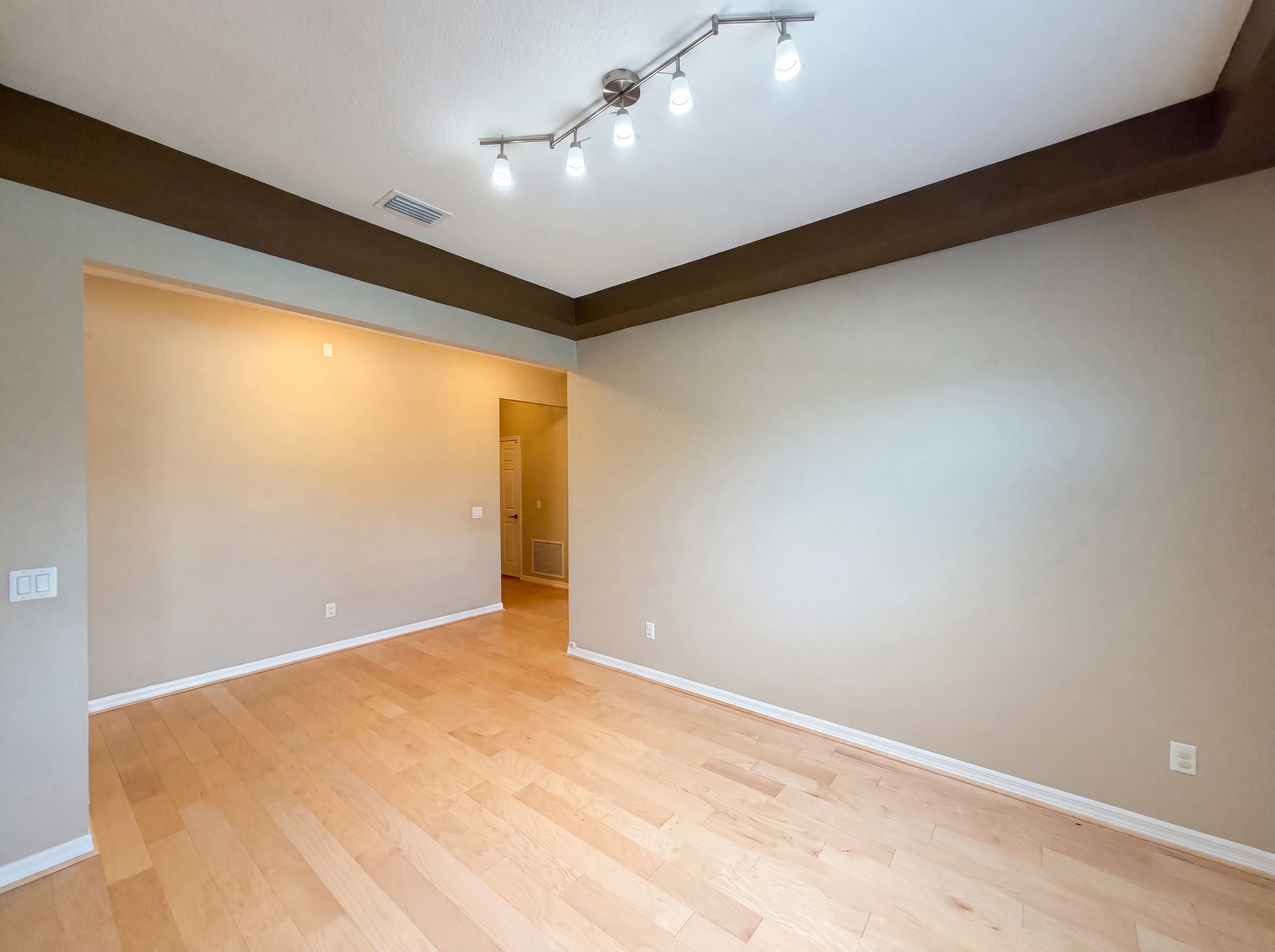 Photo 10 of 27 of 5605 Windsong Oak Dr, Leesburg, FL