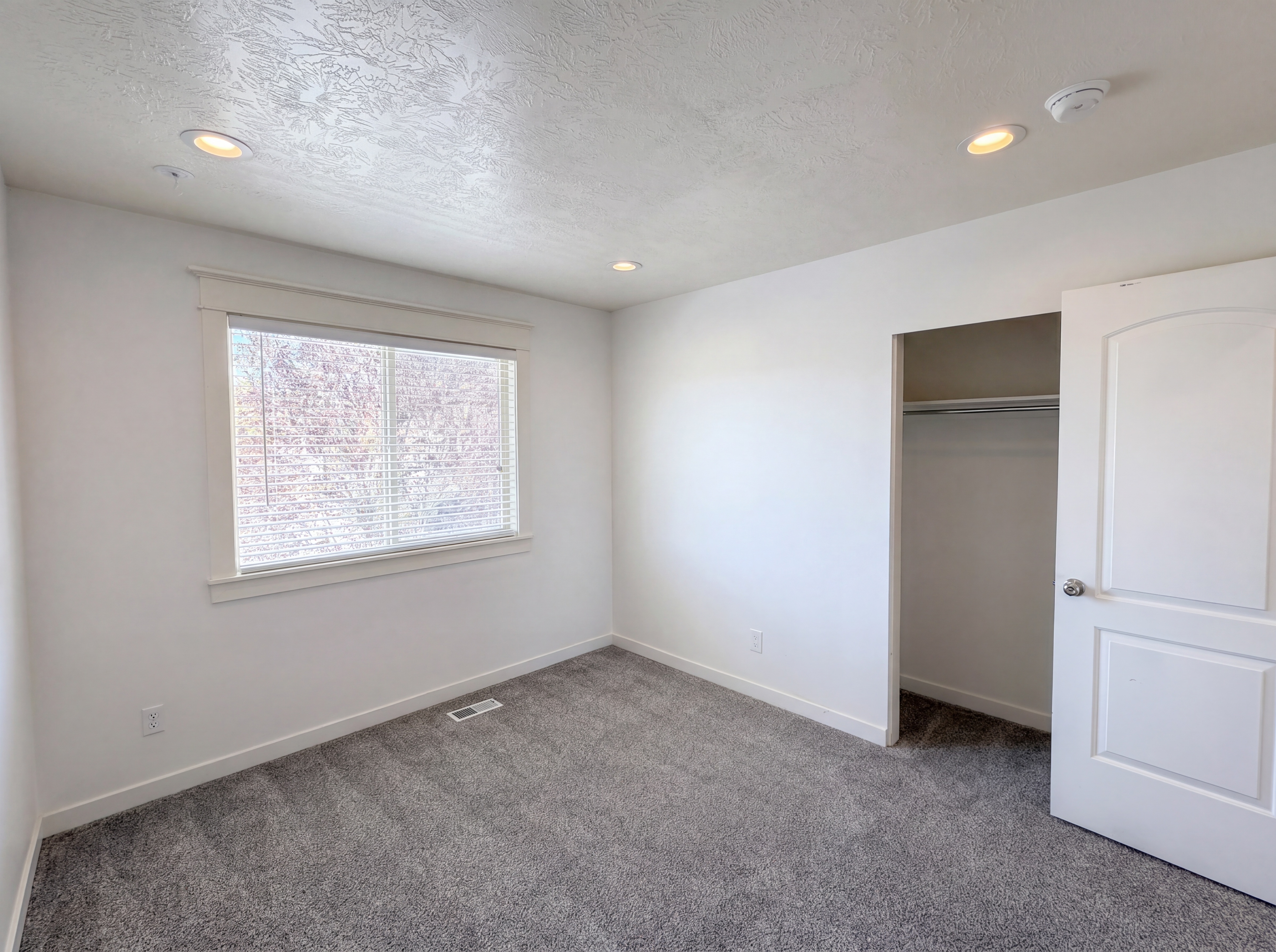Photo 13 of 24 of 896 W 1625 S, Lehi, UT