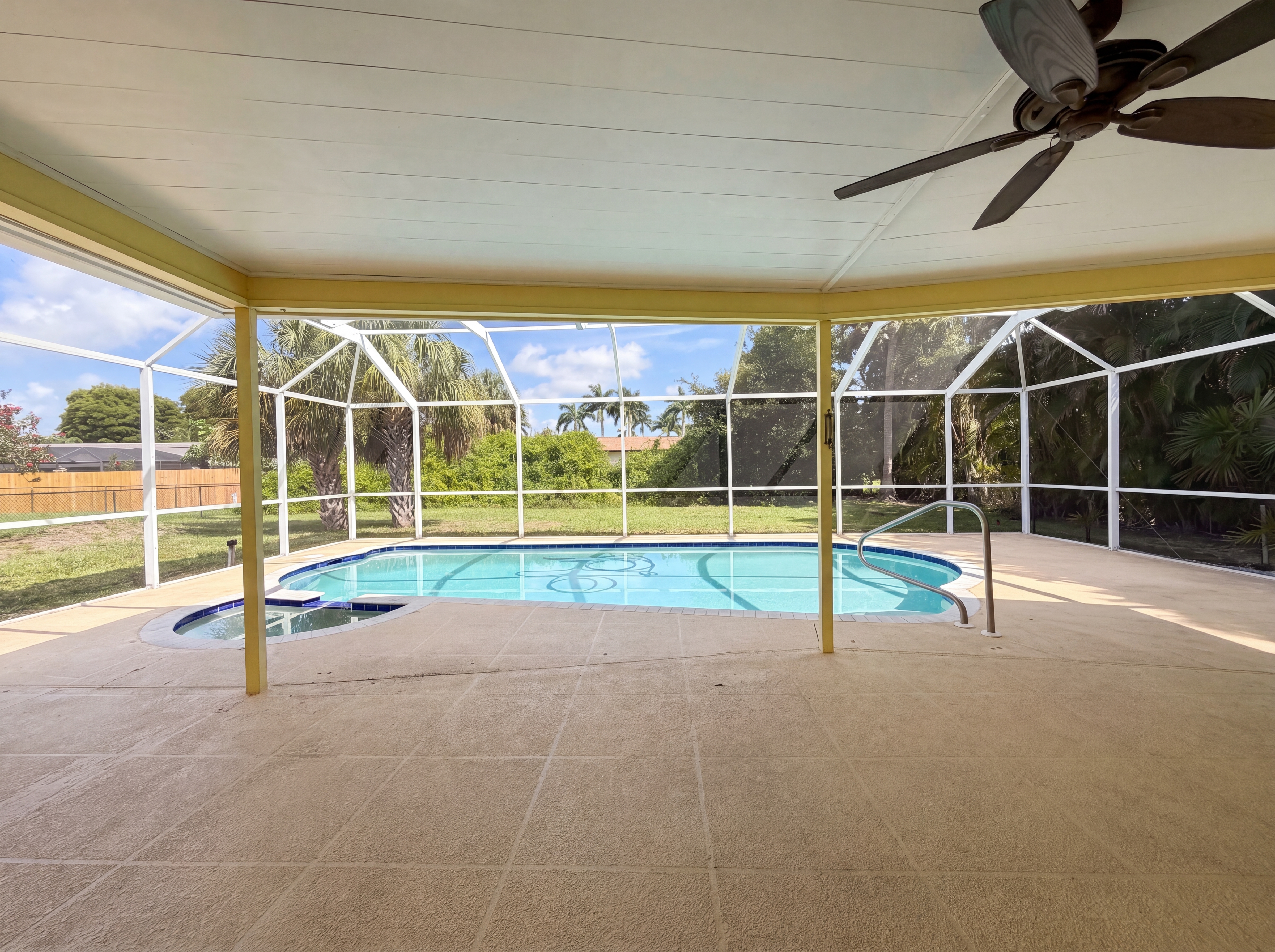 Photo 29 of 33 of 5644 Eichen Cir W, Fort Myers, FL