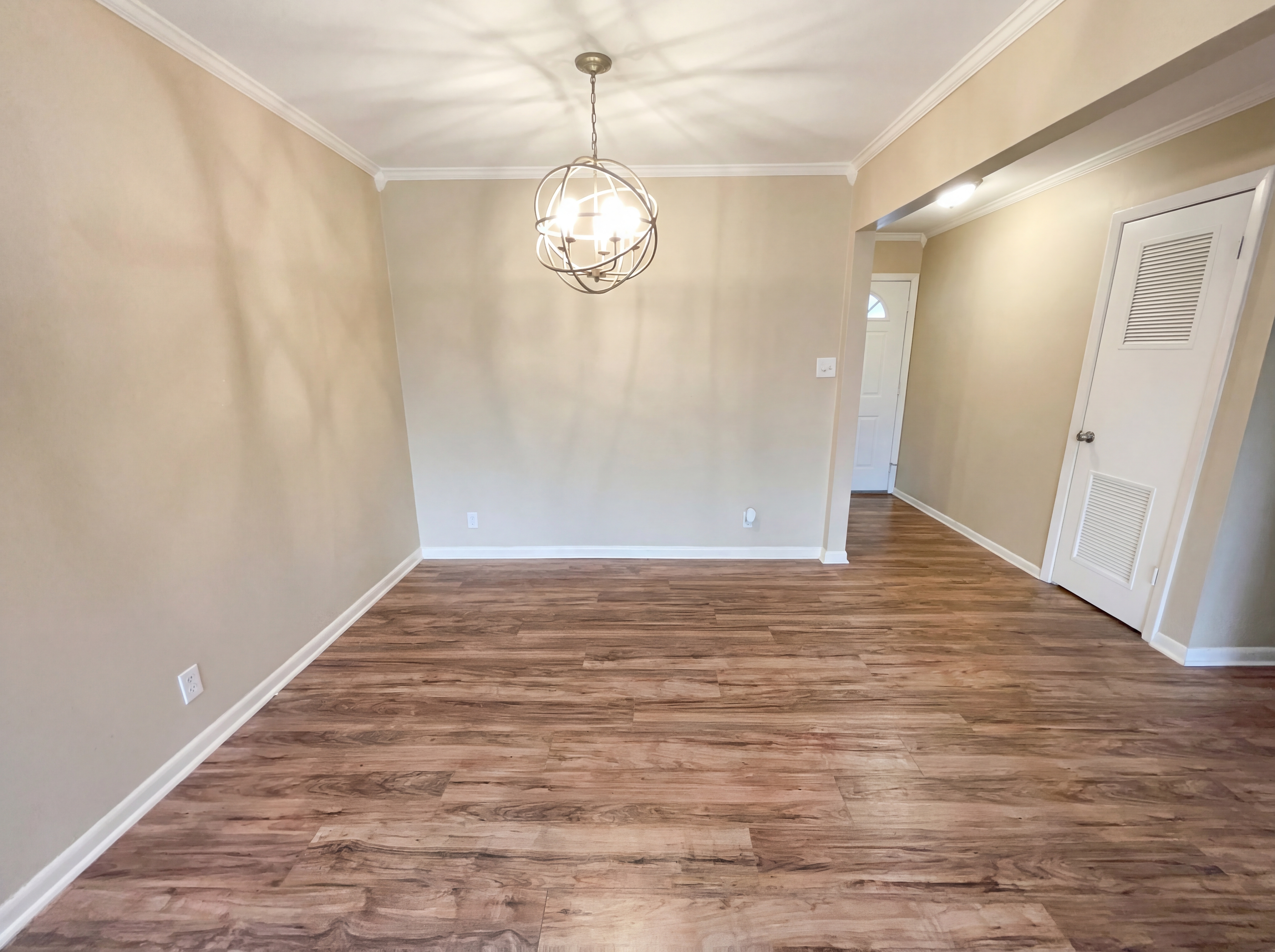Photo 8 of 16 of 6817 Chickering Rd, Fort Worth, TX