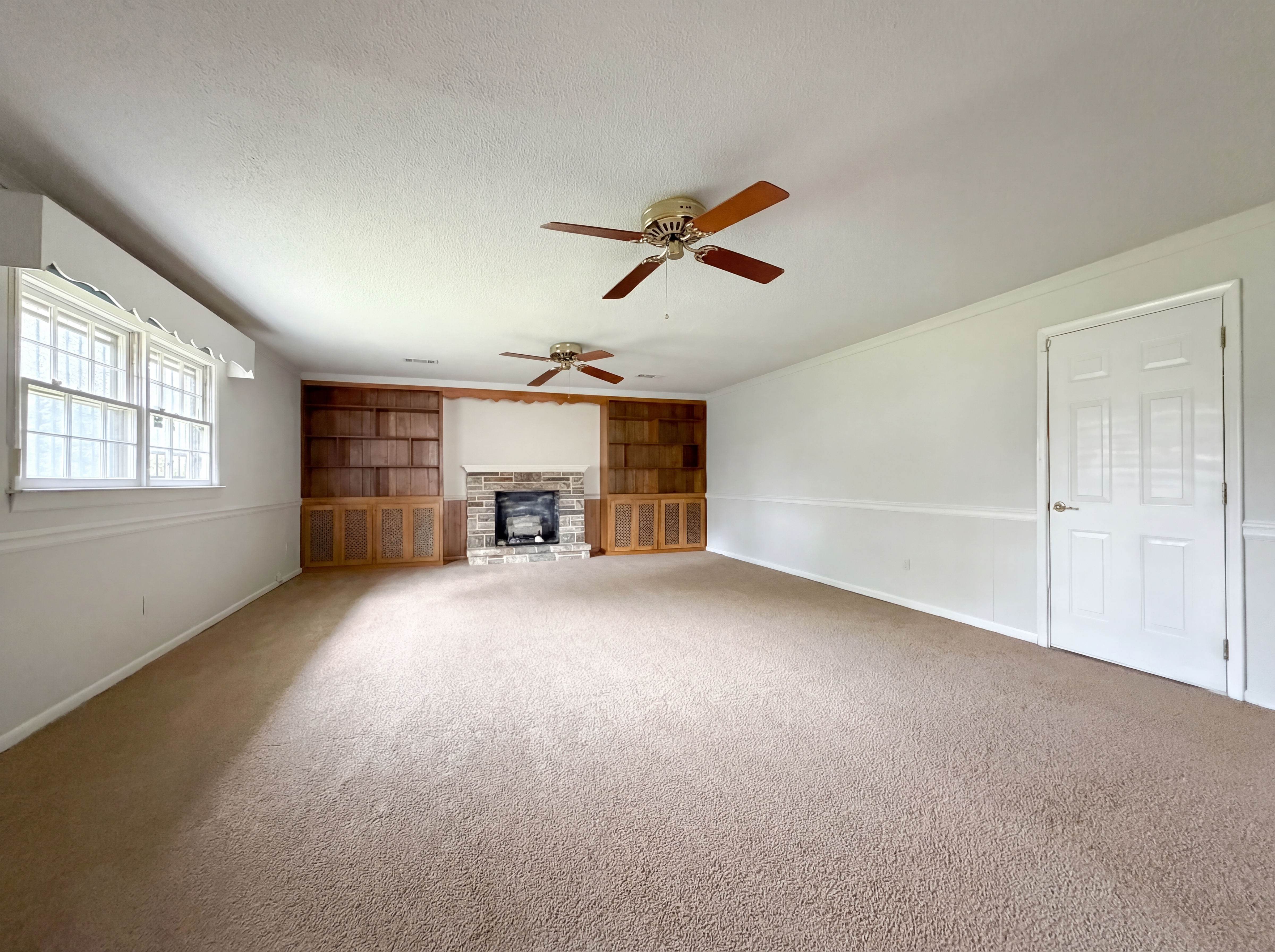 Photo 14 of 28 of 214 Cornell Dr, Warner Robins, GA