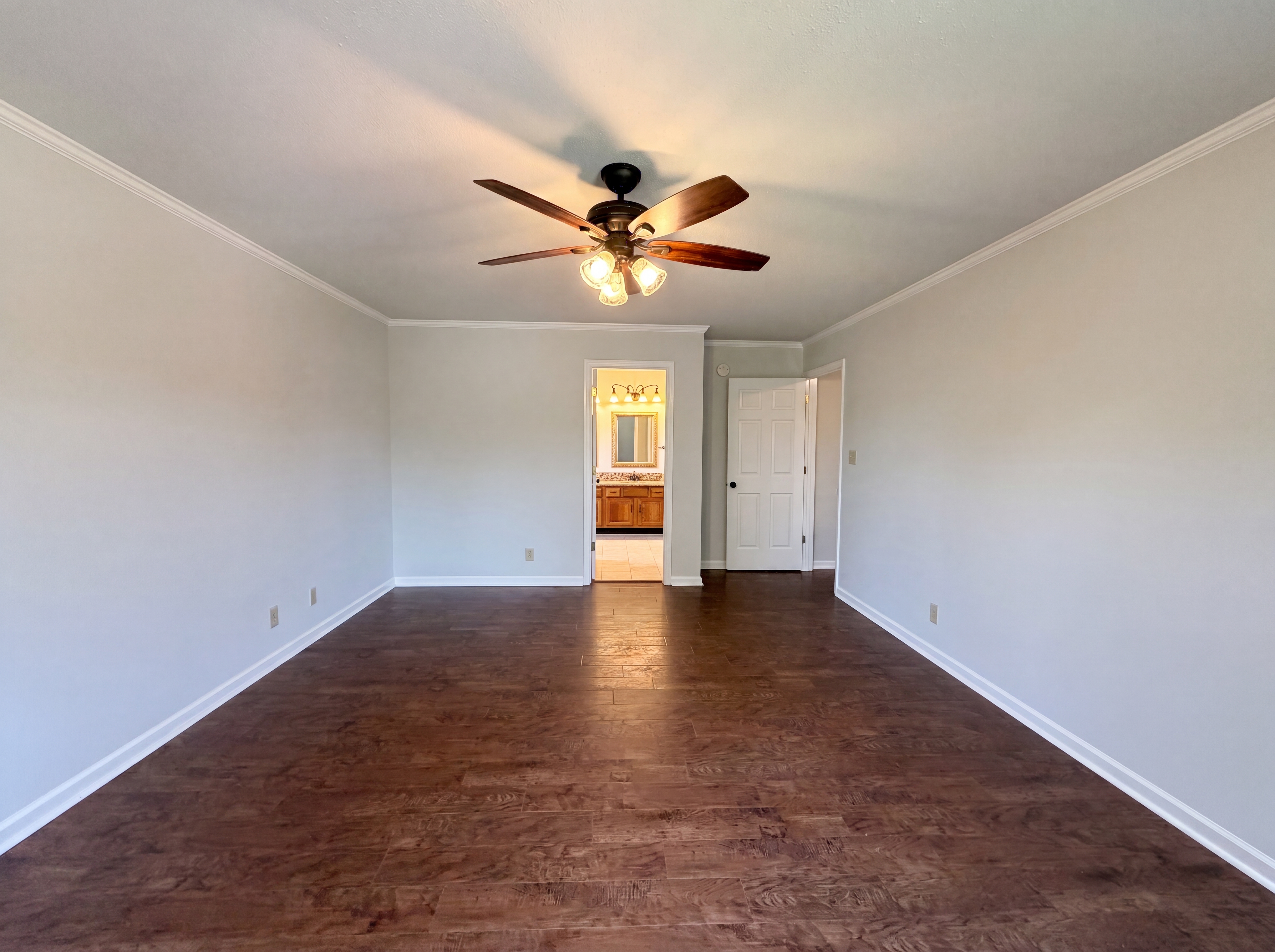 Photo 4 of 24 of 1117 Thornberry Dr, Clarksville, TN