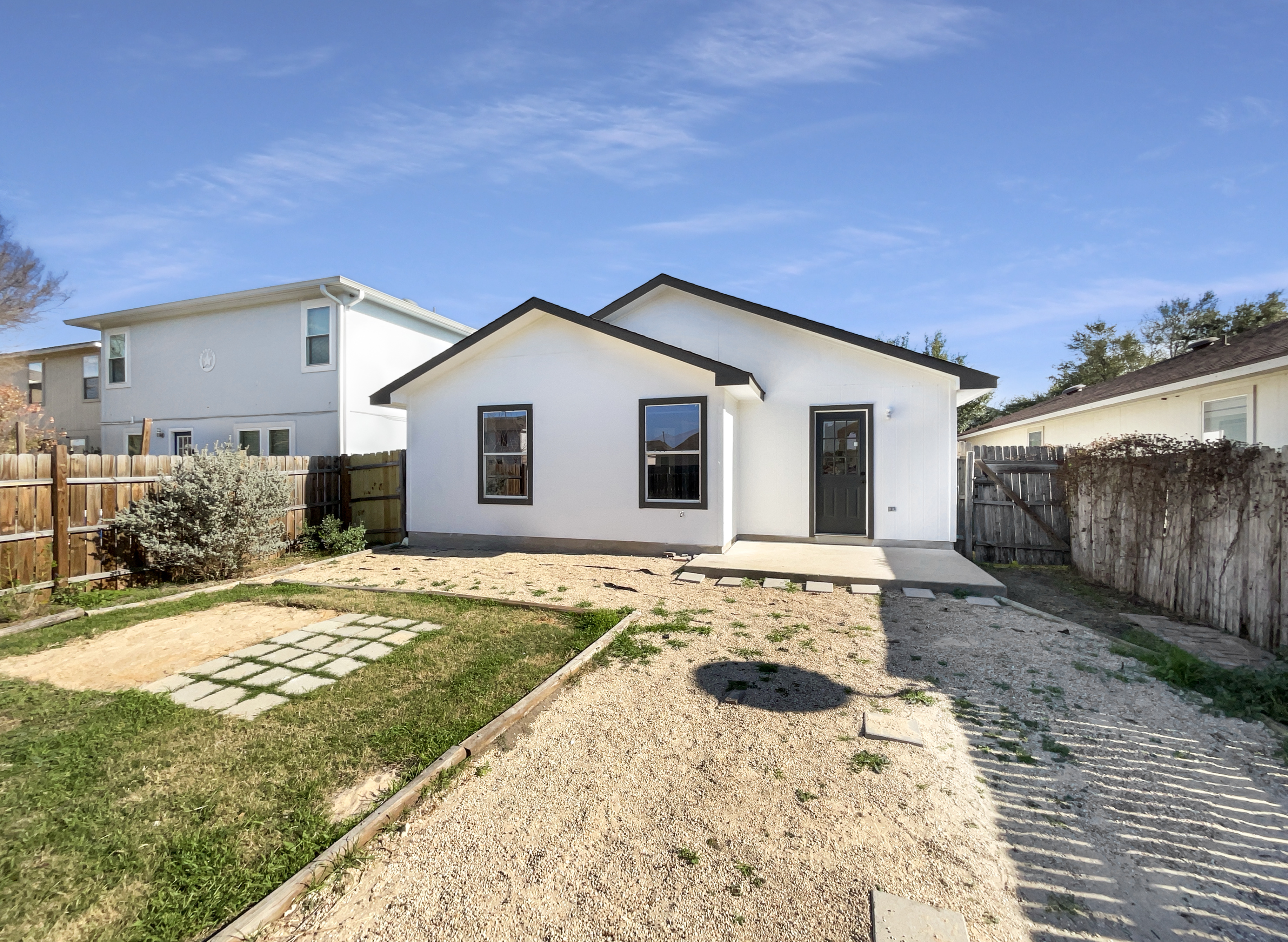 Photo 5 of 24 of 12712 Saint Mary Dr, Manor, TX