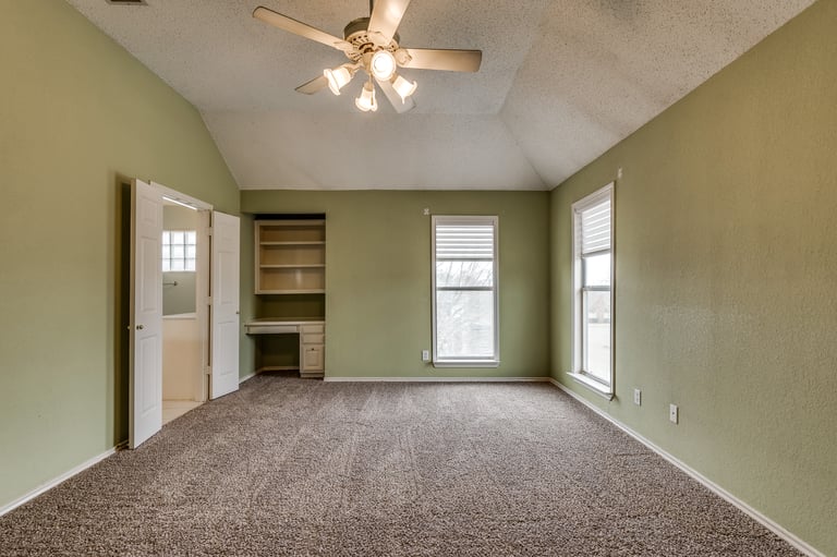 Photo 16 of 26 - 2251 Dallas Dr, Carrollton, TX 75006