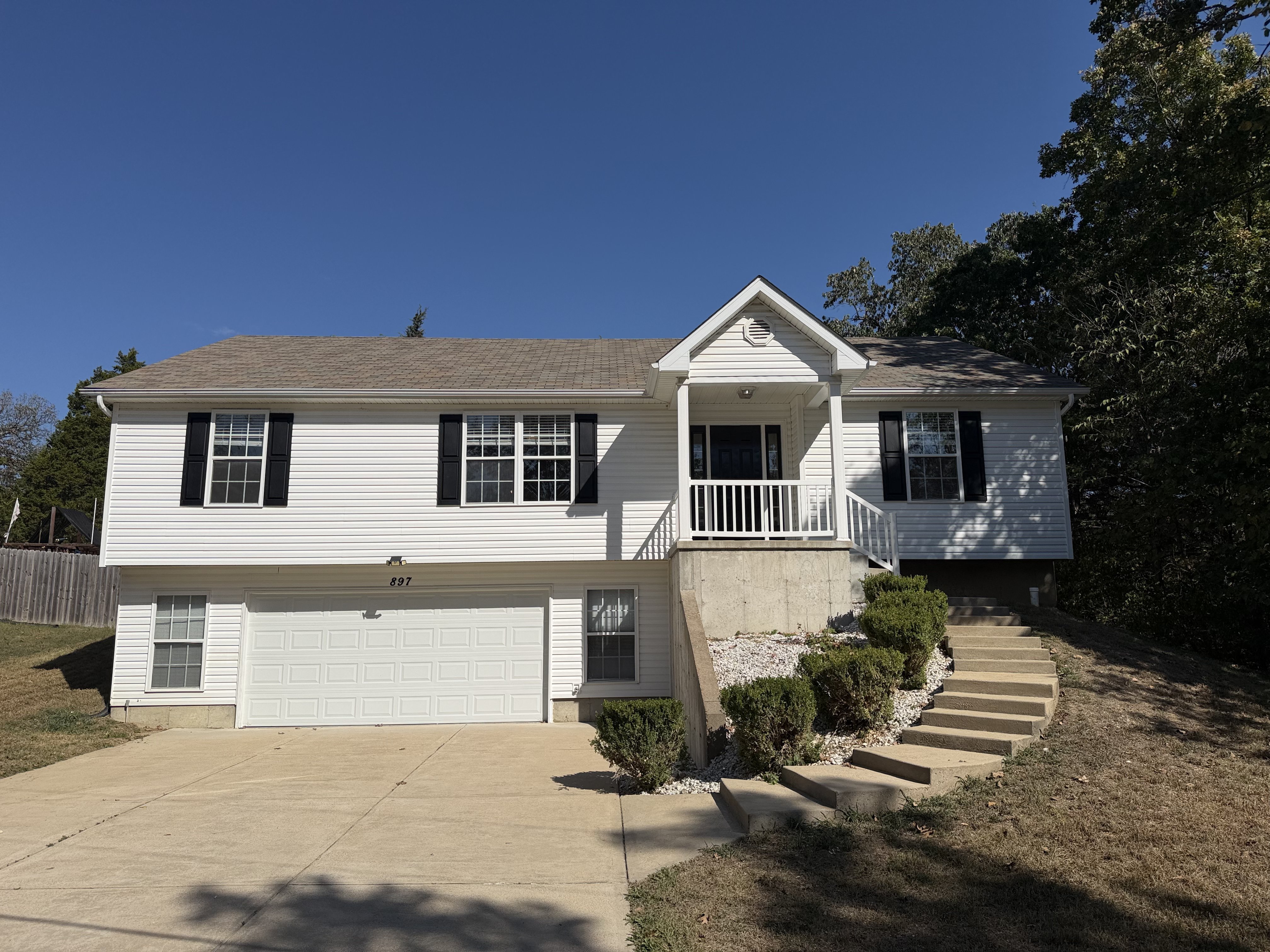 Photo 18 of 23 of 897 Stone Gate Dr, De Soto, MO