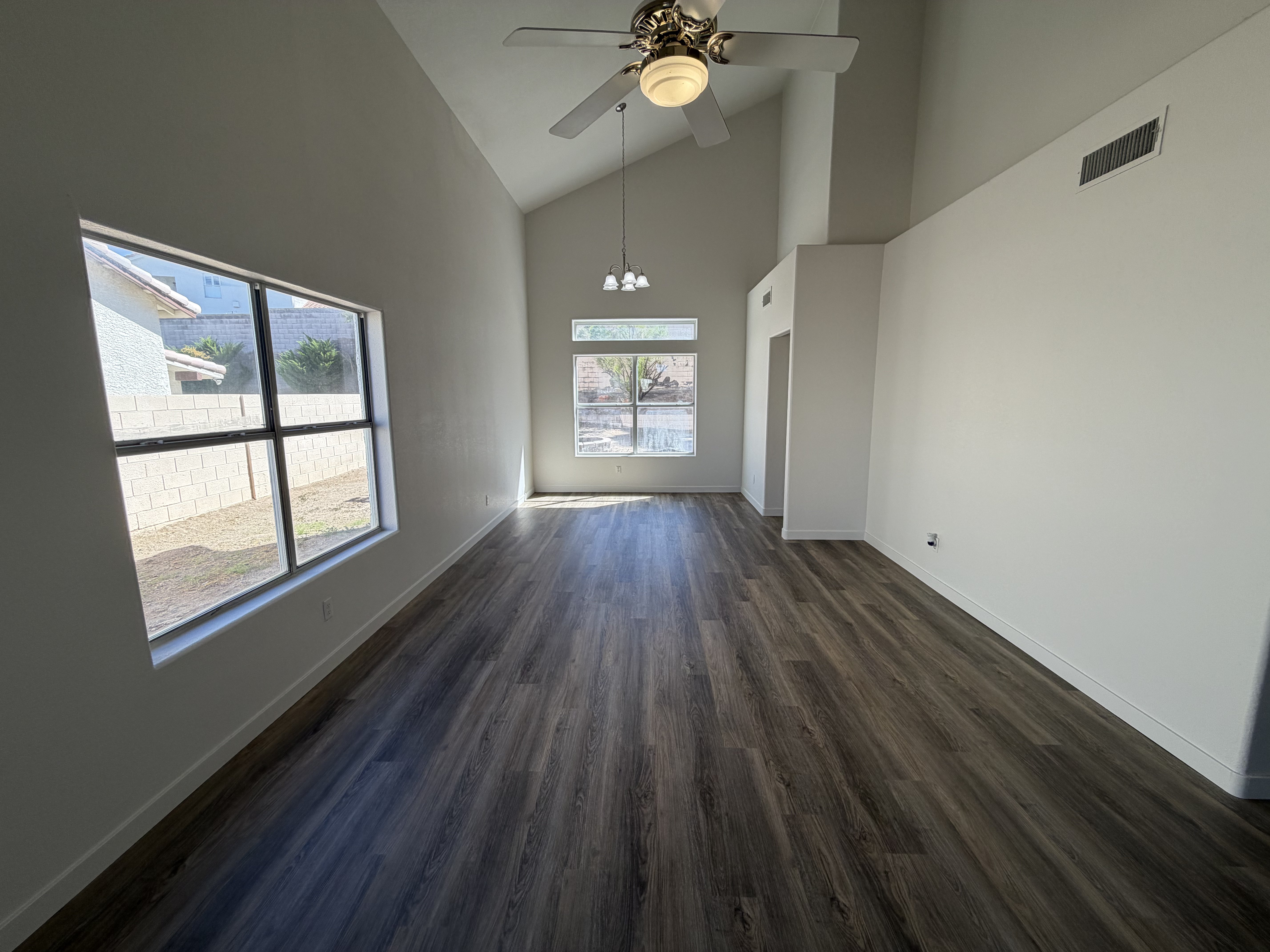 Photo 8 of 41 of 1917 Altivo Dr, Henderson, NV