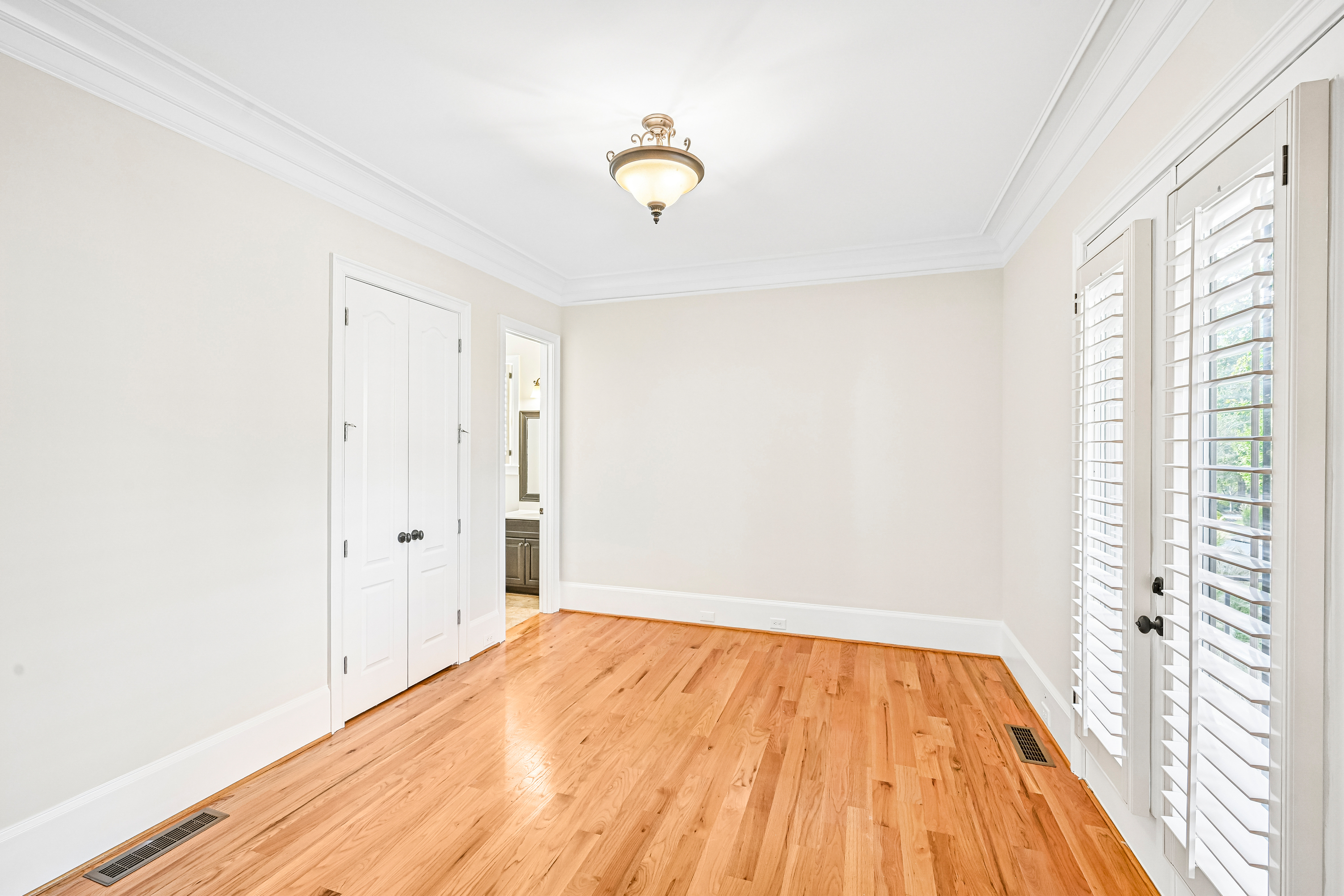 Photo 9 of 59 of 3250 Camellia Ln, Suwanee, GA