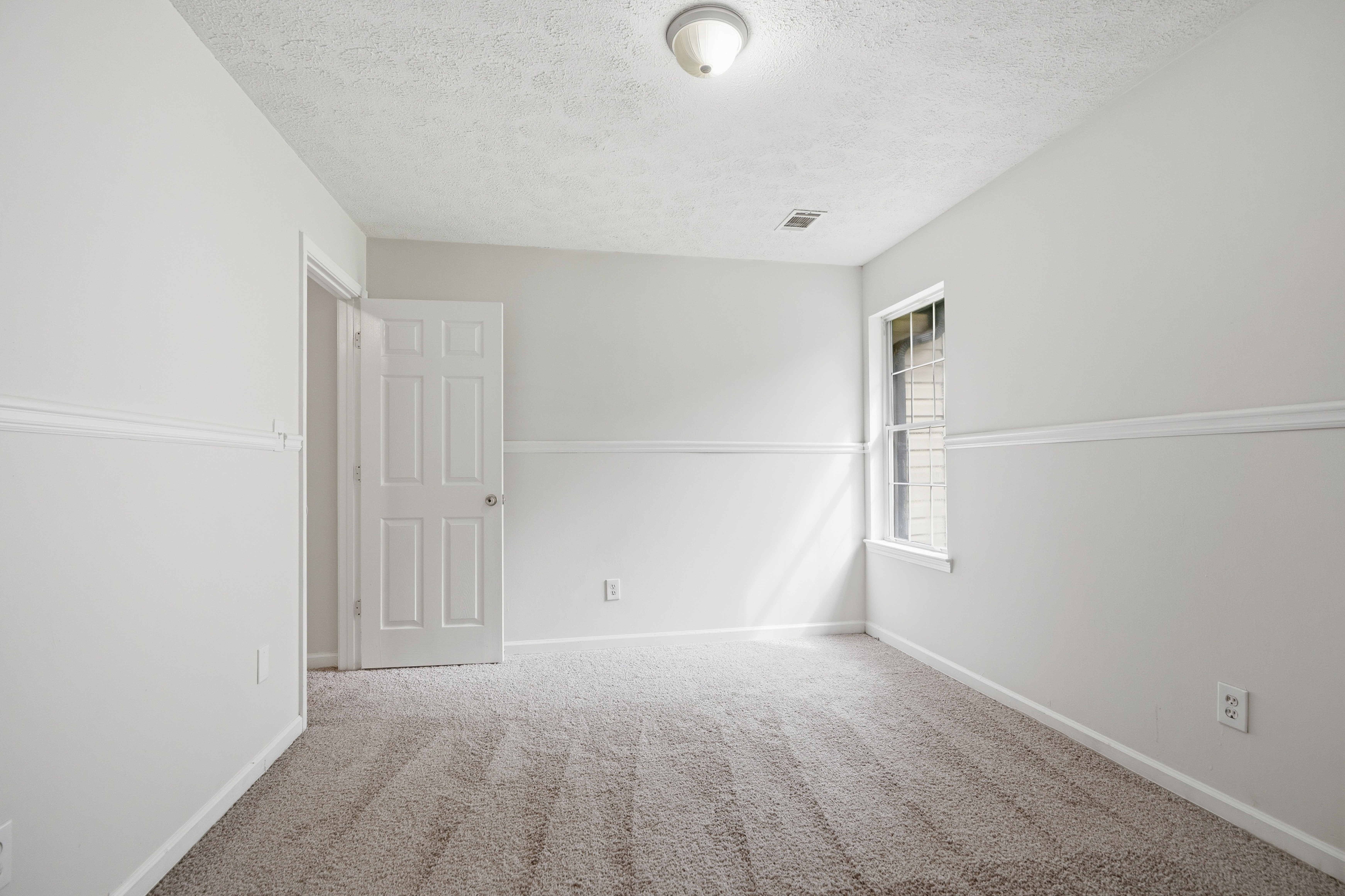 Photo 15 of 32 of 435 Churchill Ct, Jonesboro, GA