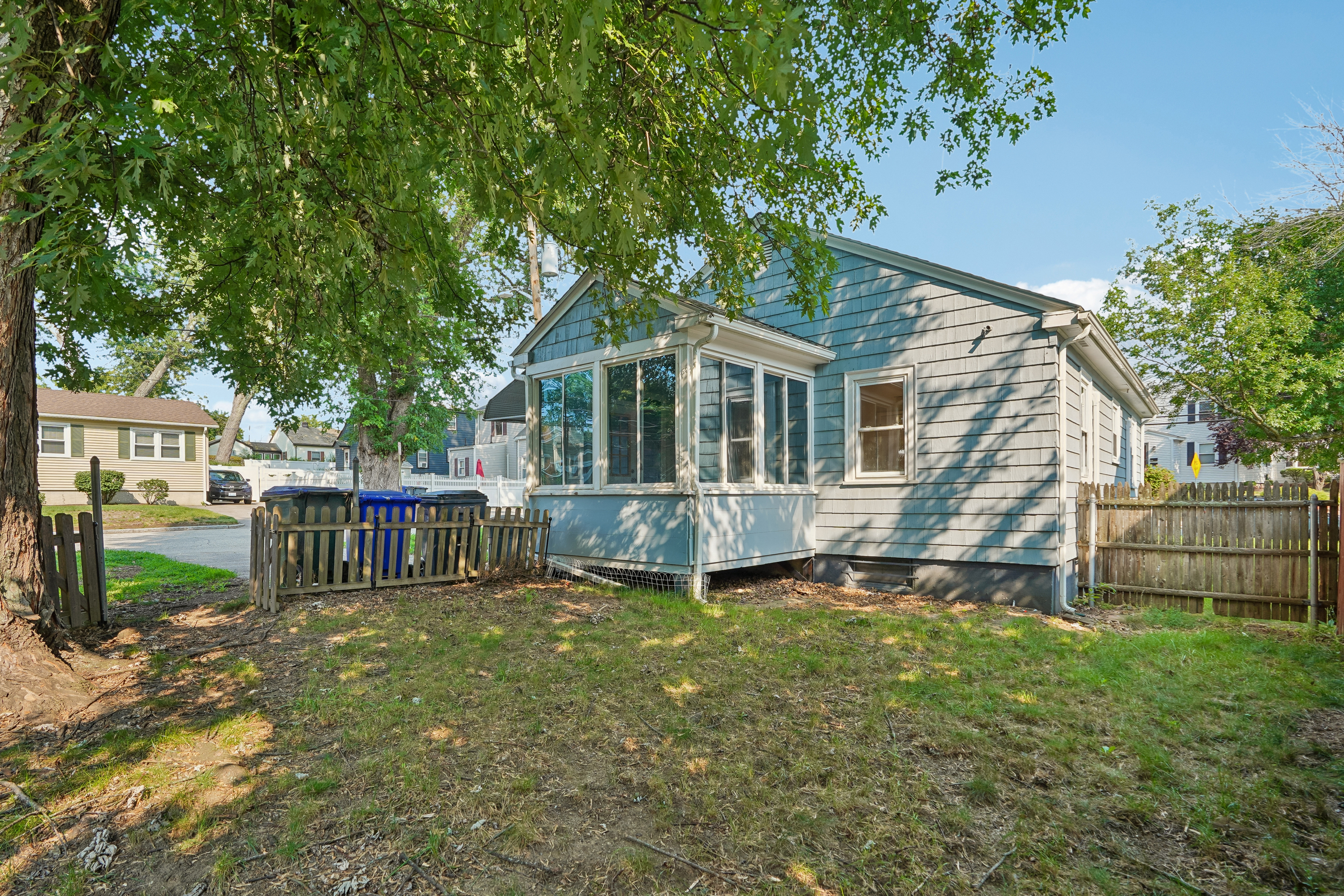 Photo 5 of 22 of 274 Whitford Ave, Providence, RI