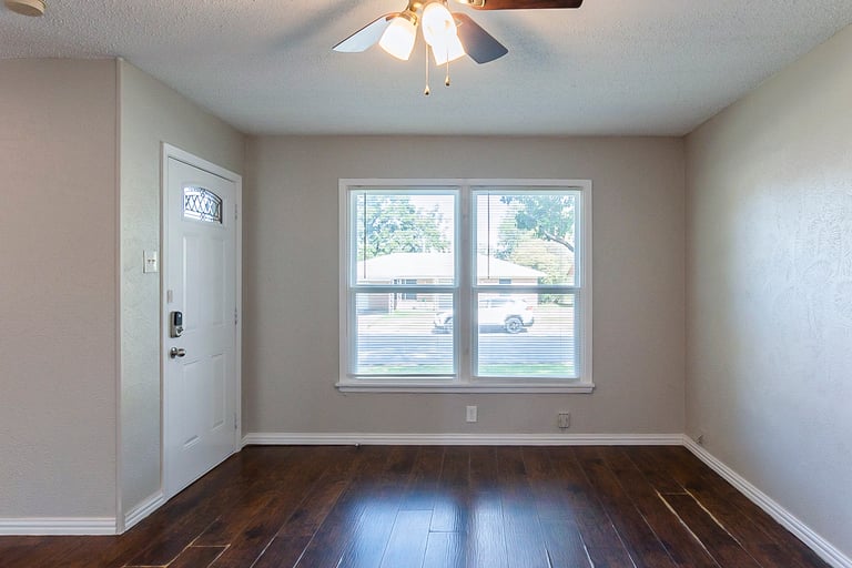 Photo 5 of 23 - 1618 Ridgeview St, Mesquite, TX 75149
